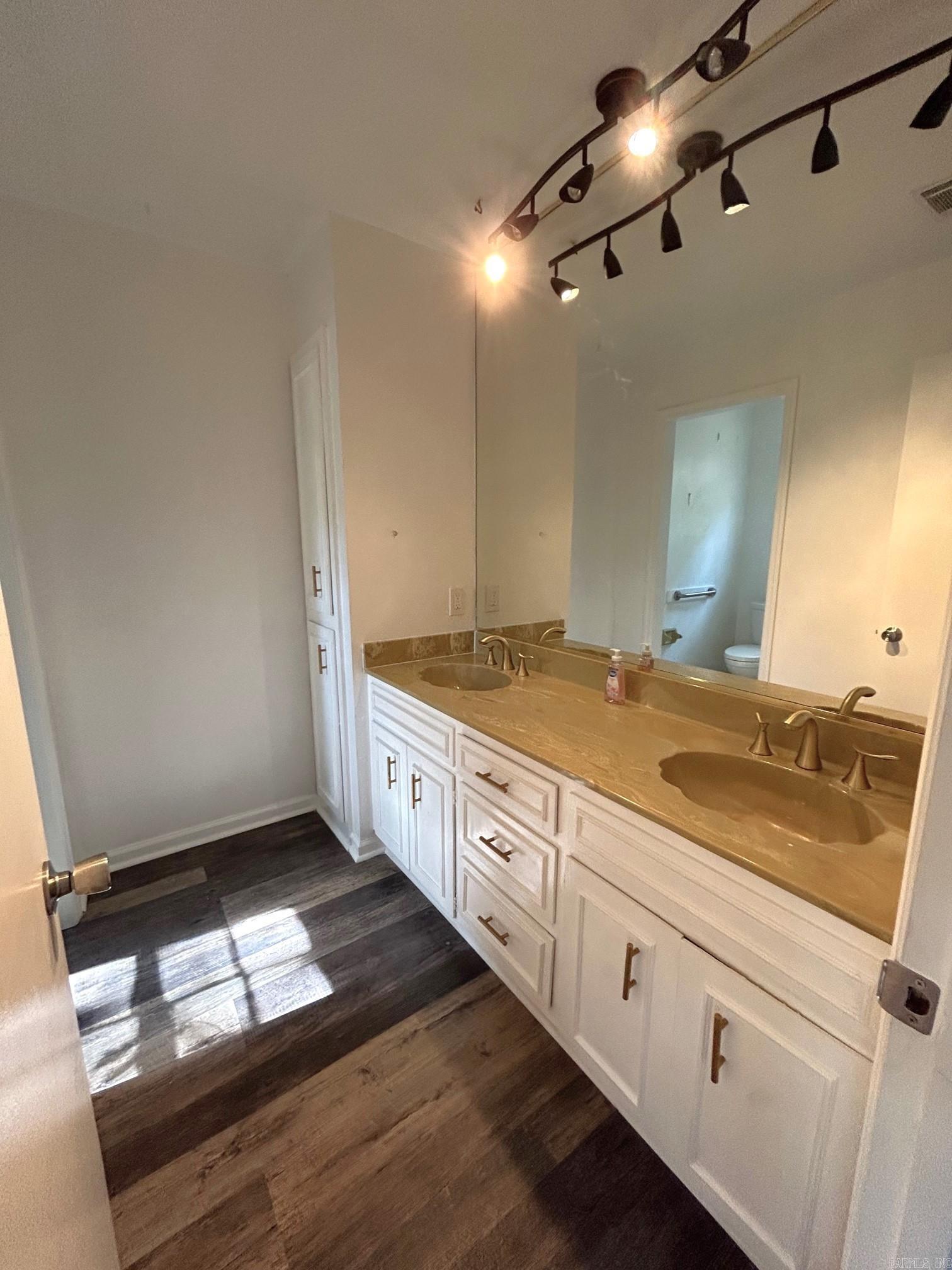 WALNUT VALLEY - Residential