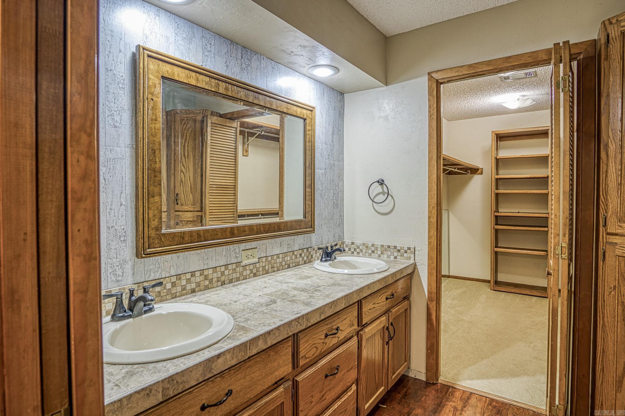 PINTUERERO - Residential