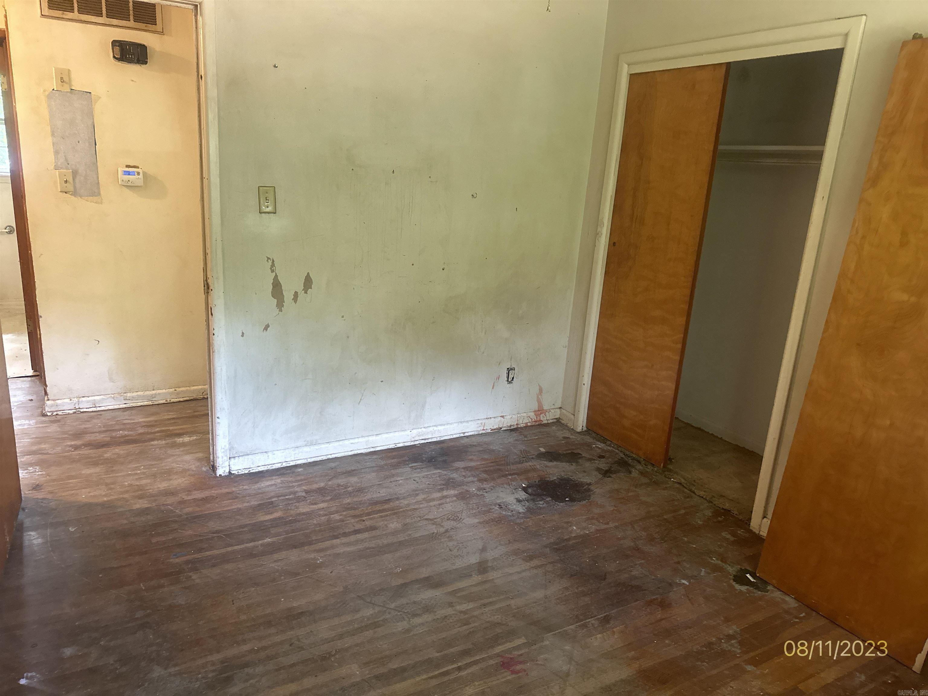 HENDERSON ROBINS - Residential