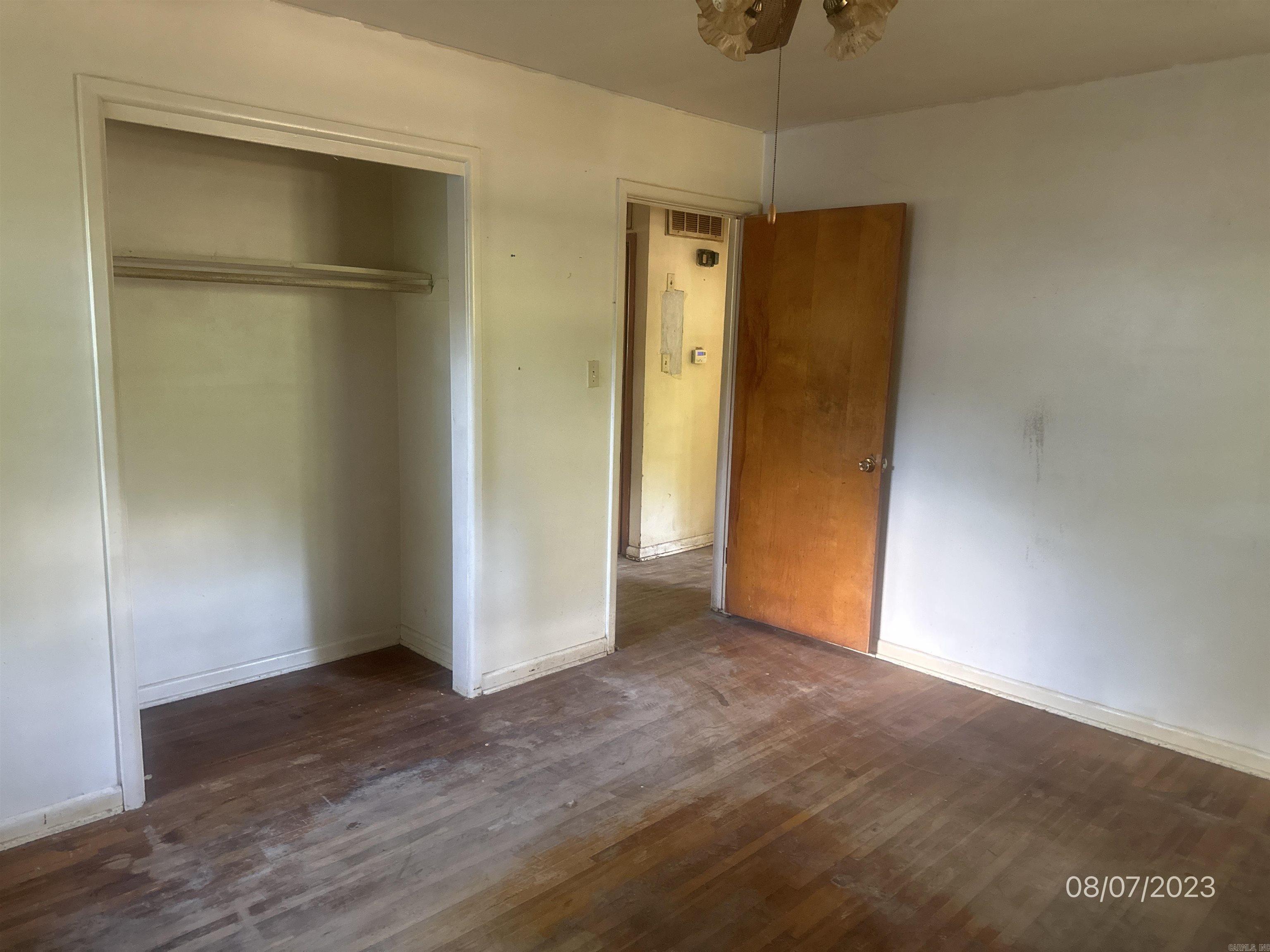 HENDERSON ROBINS - Residential