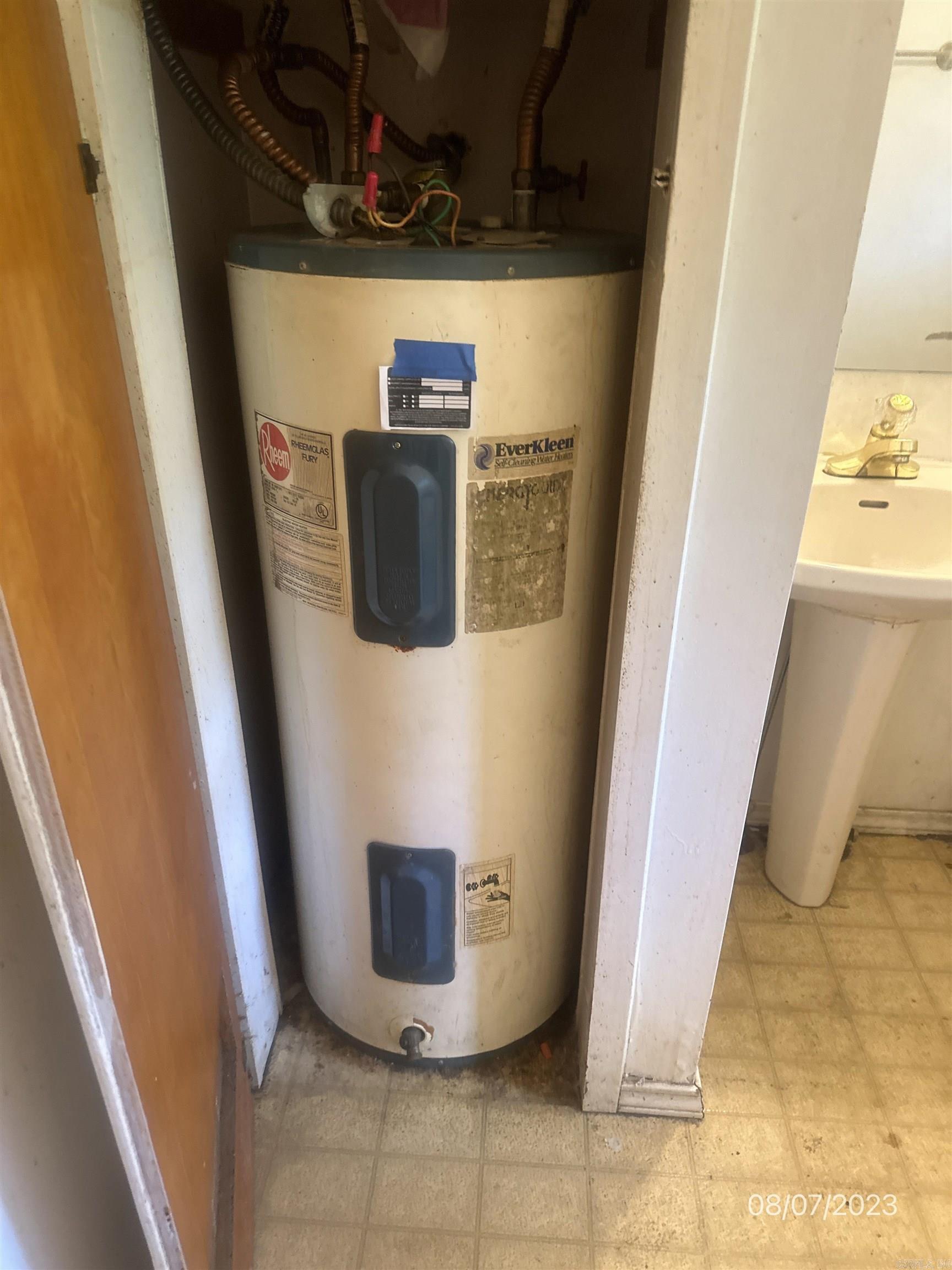 HENDERSON ROBINS - Residential