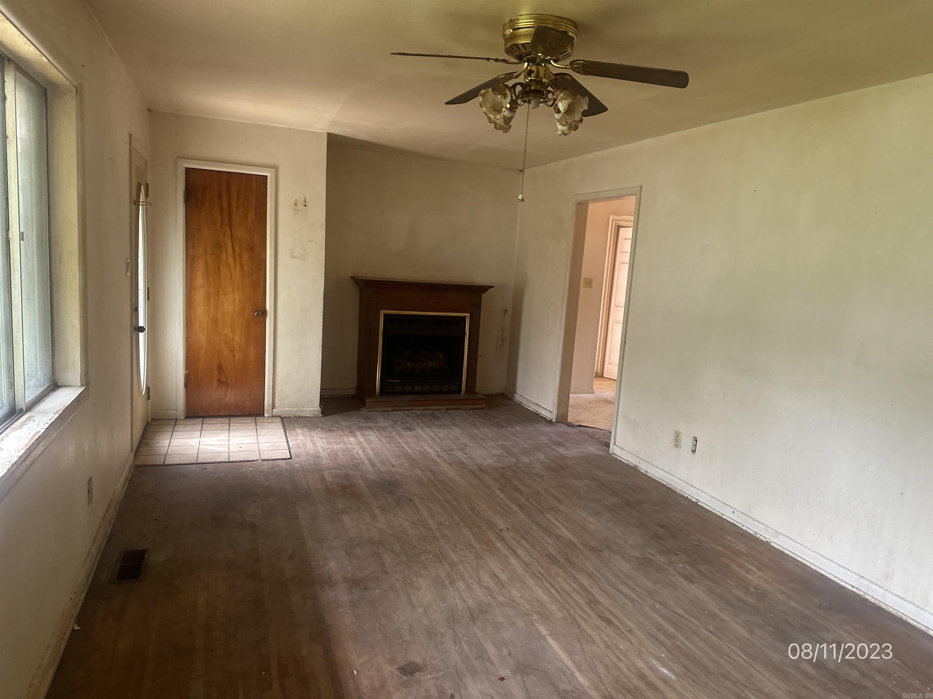 HENDERSON ROBINS - Residential