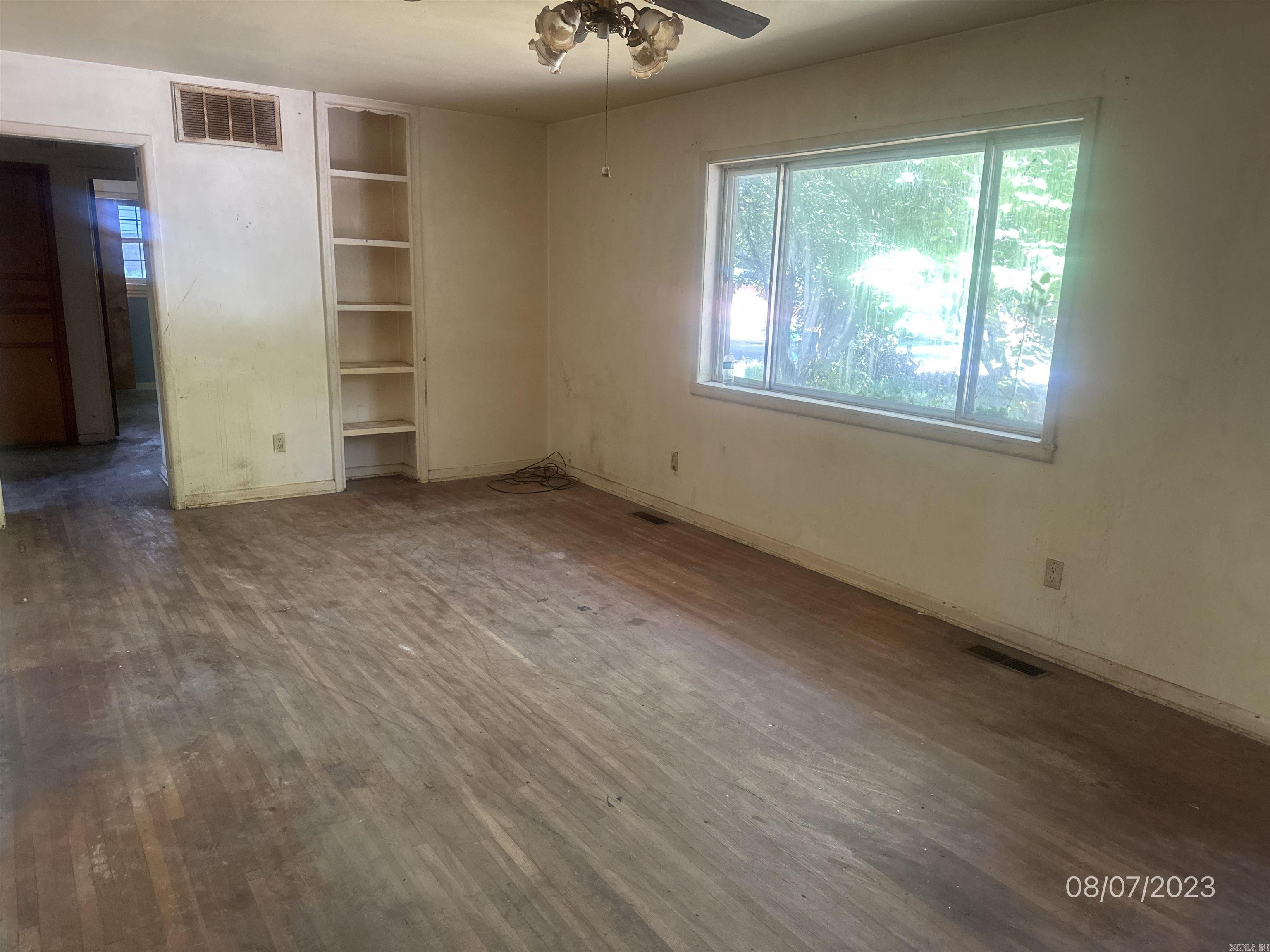 HENDERSON ROBINS - Residential