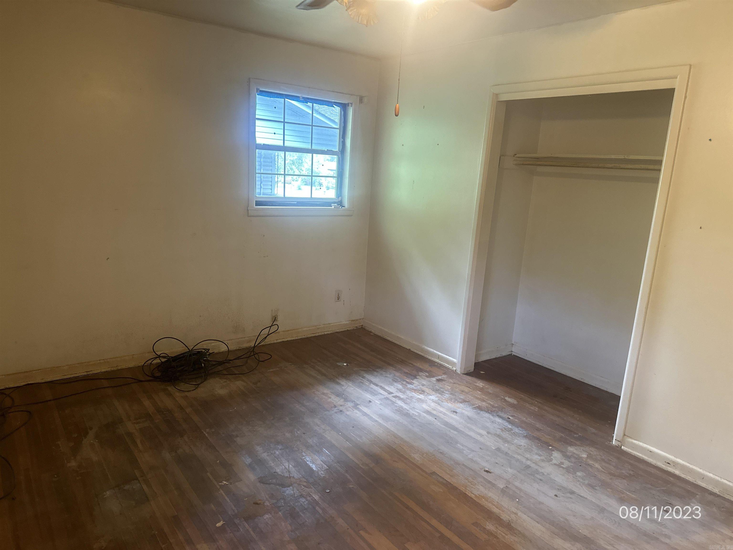 HENDERSON ROBINS - Residential