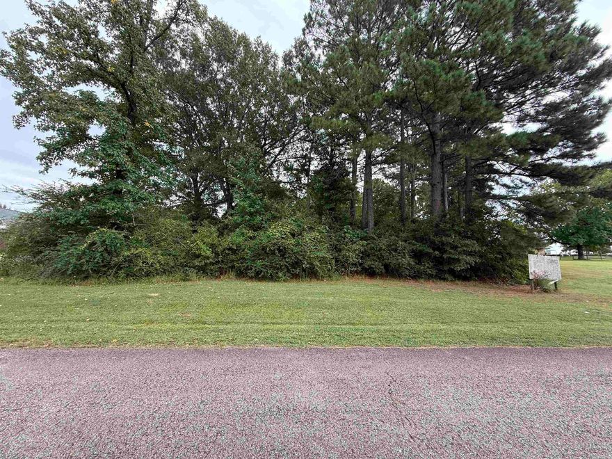 Lot 7 - Robinwood Subdivision, contains approx 1 acre, offers city water, city sewer, connects to Deerwood Subdivision.