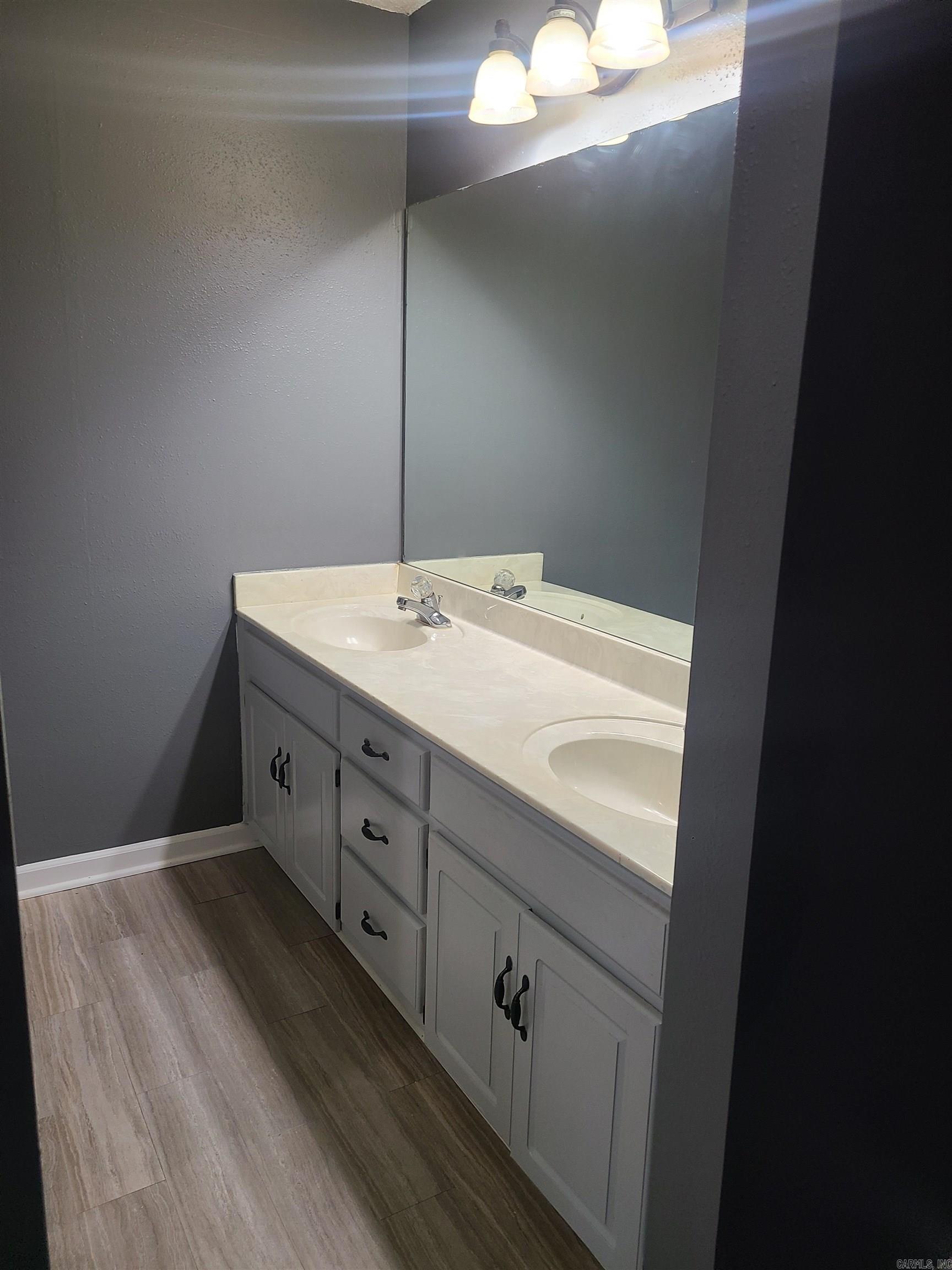 Robinwood III - Residential Lease