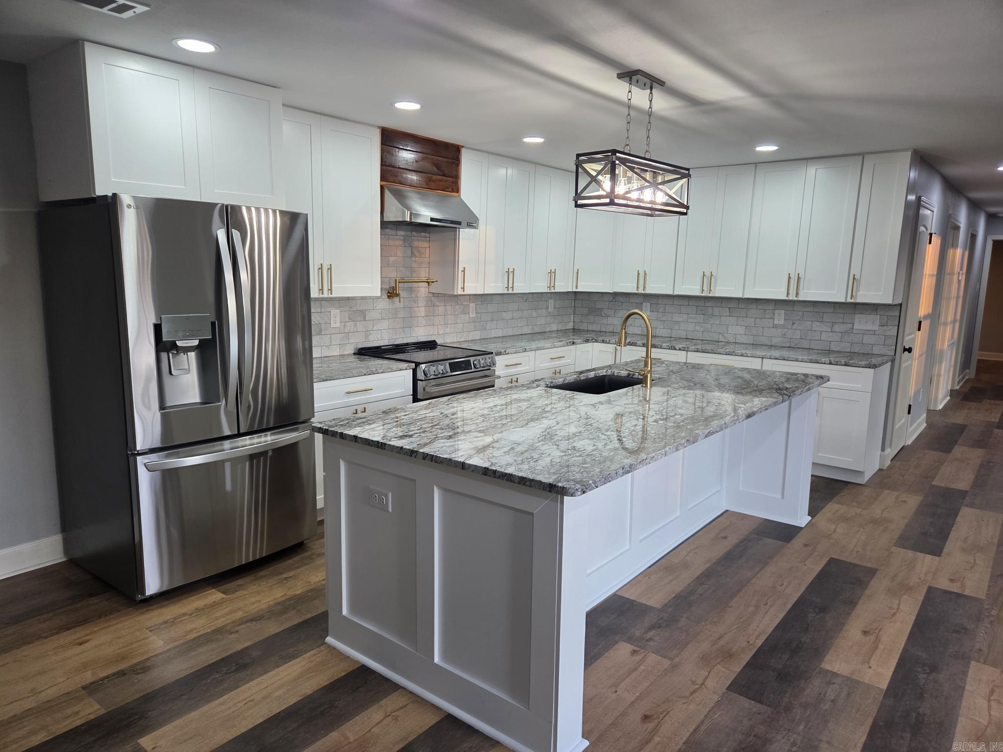 COUNTRY VALLEY ESTATES - Residential