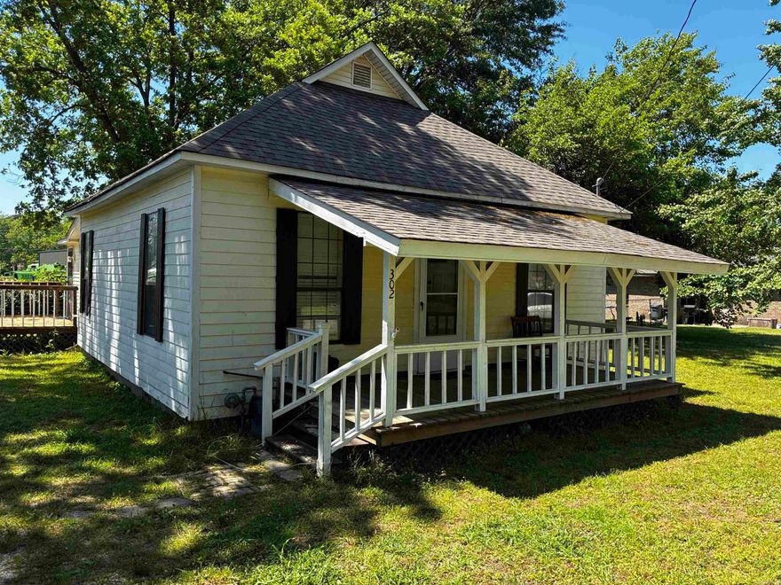 Neat as a Pin - 3 Bedroom 1 Bath Home.  Priced to sell and ideal for first-time buyers, investors, or anyone looking for a solid home at a great value. Convenient to town, schools, and daily essentials. Opportunity and affordability meet.  This home checks many boxes and is centrally located to schools and downtown and a great location to reach Little Rock, Searcy, or Conway.  Agents, please see remarks.