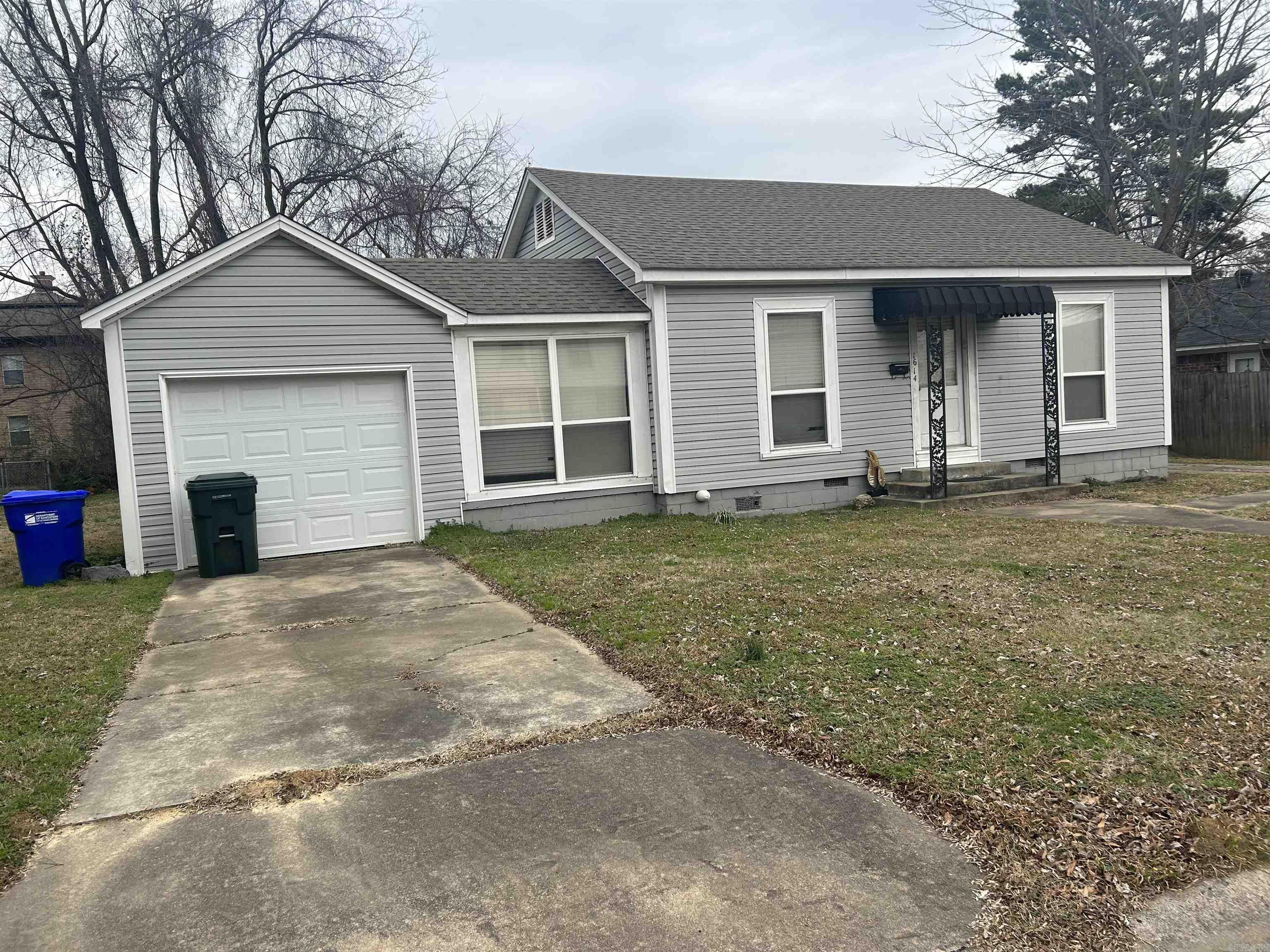 Four-bedroom 2 bath home in the heart of Conway! Perfect starter home!
