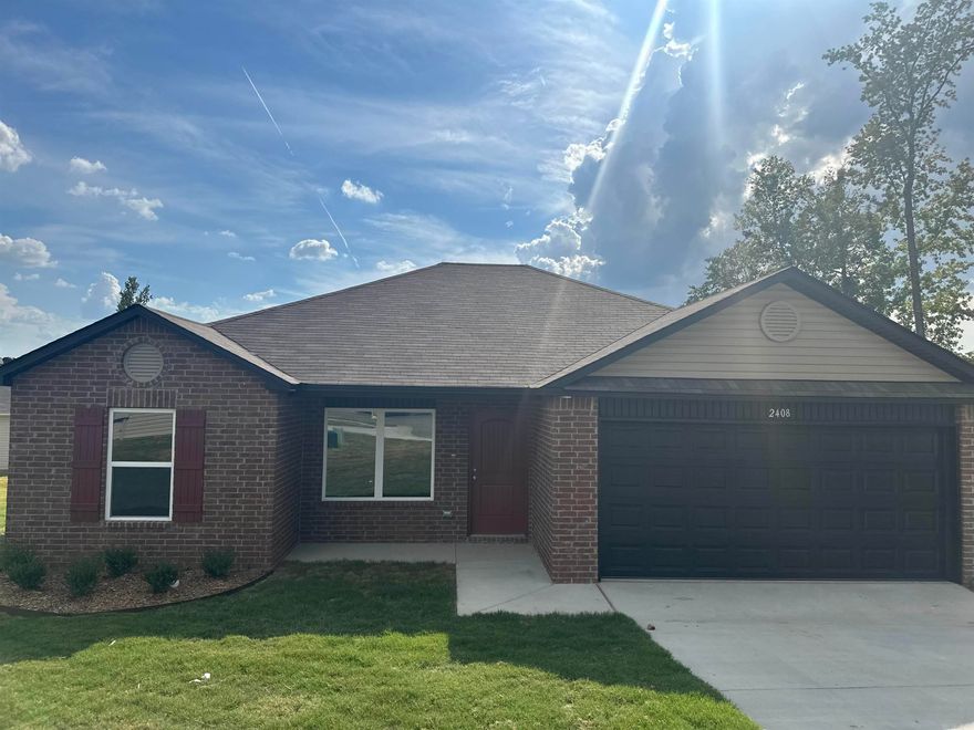 The Franklin plan is the time-tested fan-favorite plan. Come see why this open concept plan has been a best seller for years and years!  Valuable upgrades included: soaker tub/shower combo in Master Bath, plumbing faucet upgrade 2, 8" deep Kitchen sink, staggered Kitchen cabinets, 16" laminate bar top in Kitchen, Luxury Vinyl Plank flooring in wet areas and Living Room and adjacent hallways, raised ceilings in Living Areas per municipal requirements, fiberglass exterior doors, Cheyenne style doors, baseboards level 2, LED disk lights in Kitchen, full sod, stainless steel appliance package.   THIS HOME IS SCHEDULED TO BE COMPLETE IN MID AUGUST.  ***AGENTS, PLEASE SEE AGENT REMARKS OR SHOWING REMARKS VERY IMPORTANT INFORMATION.***  $100 initial assessment collected at time of closing.