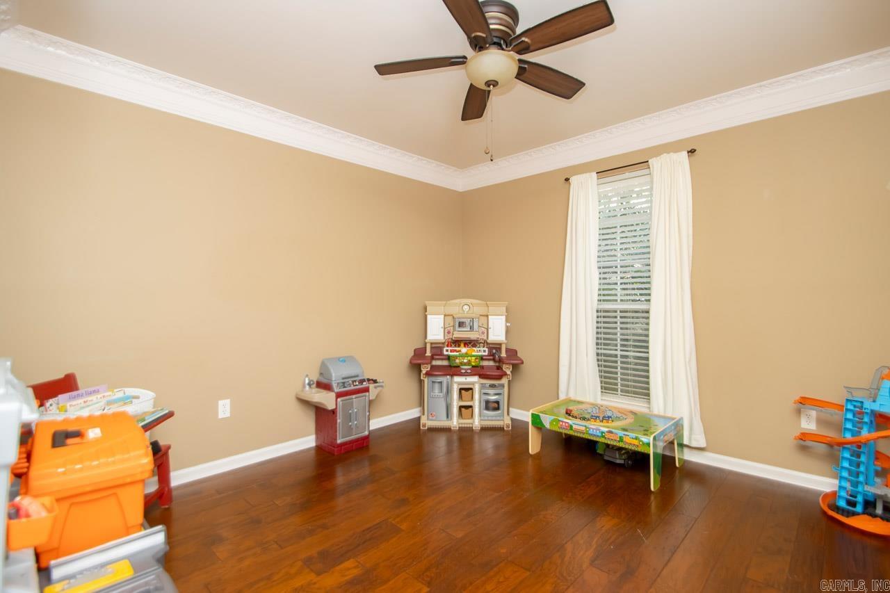 OAK MEADOWS - Residential