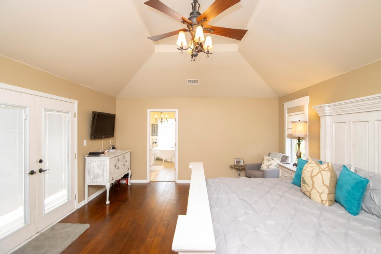 OAK MEADOWS - Residential