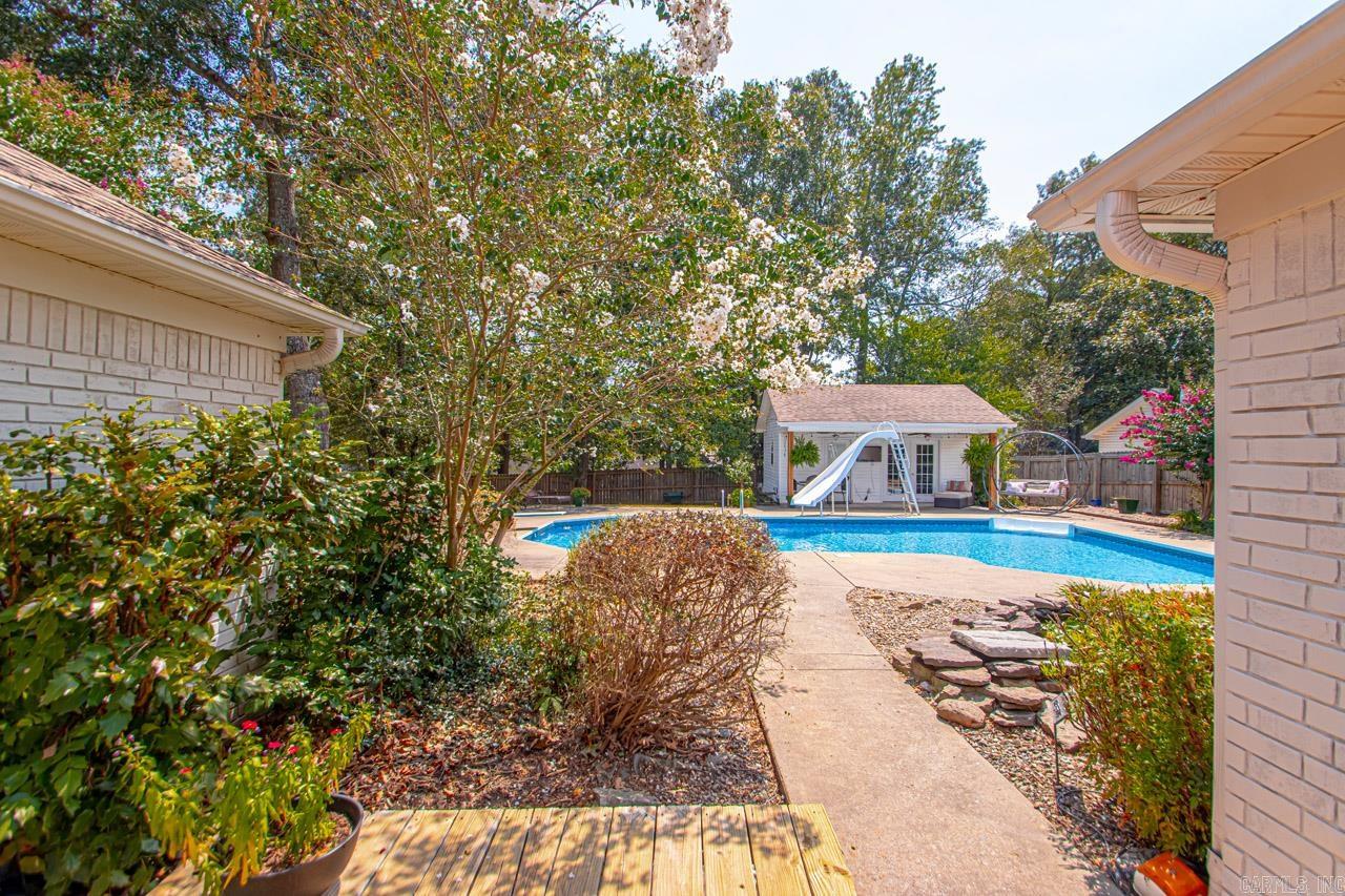 OAK MEADOWS - Residential