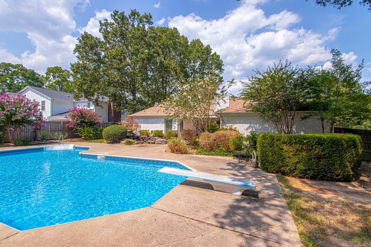 OAK MEADOWS - Residential