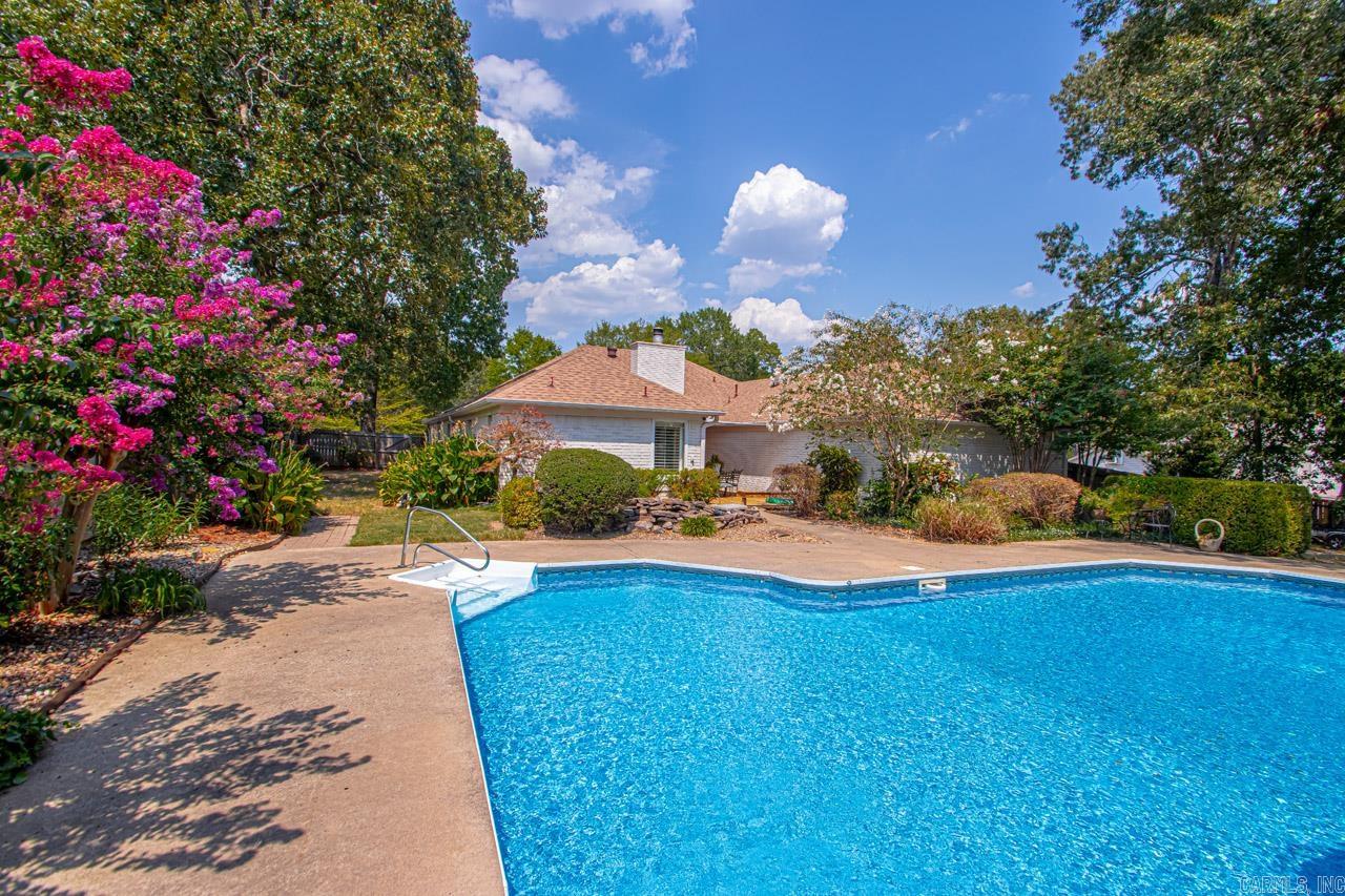 OAK MEADOWS - Residential