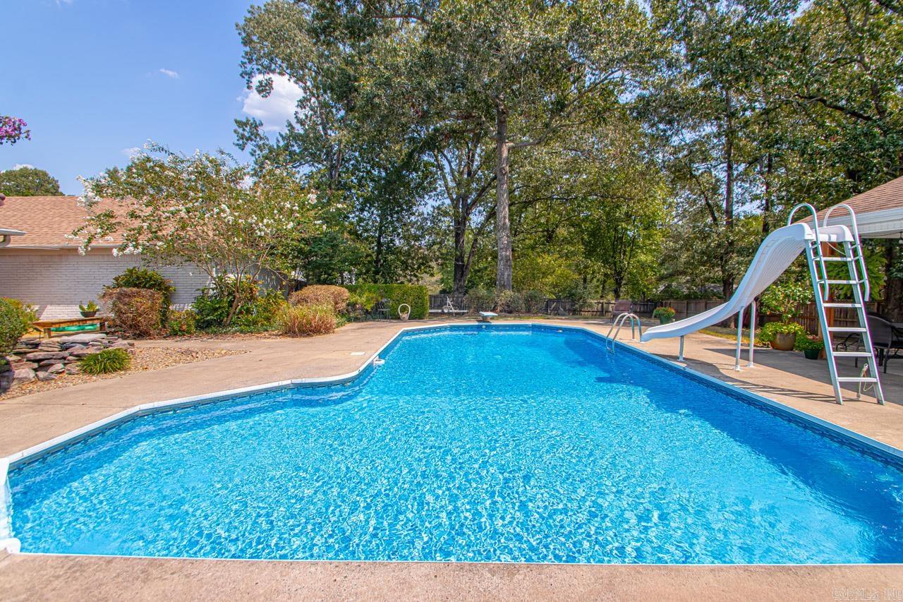 OAK MEADOWS - Residential