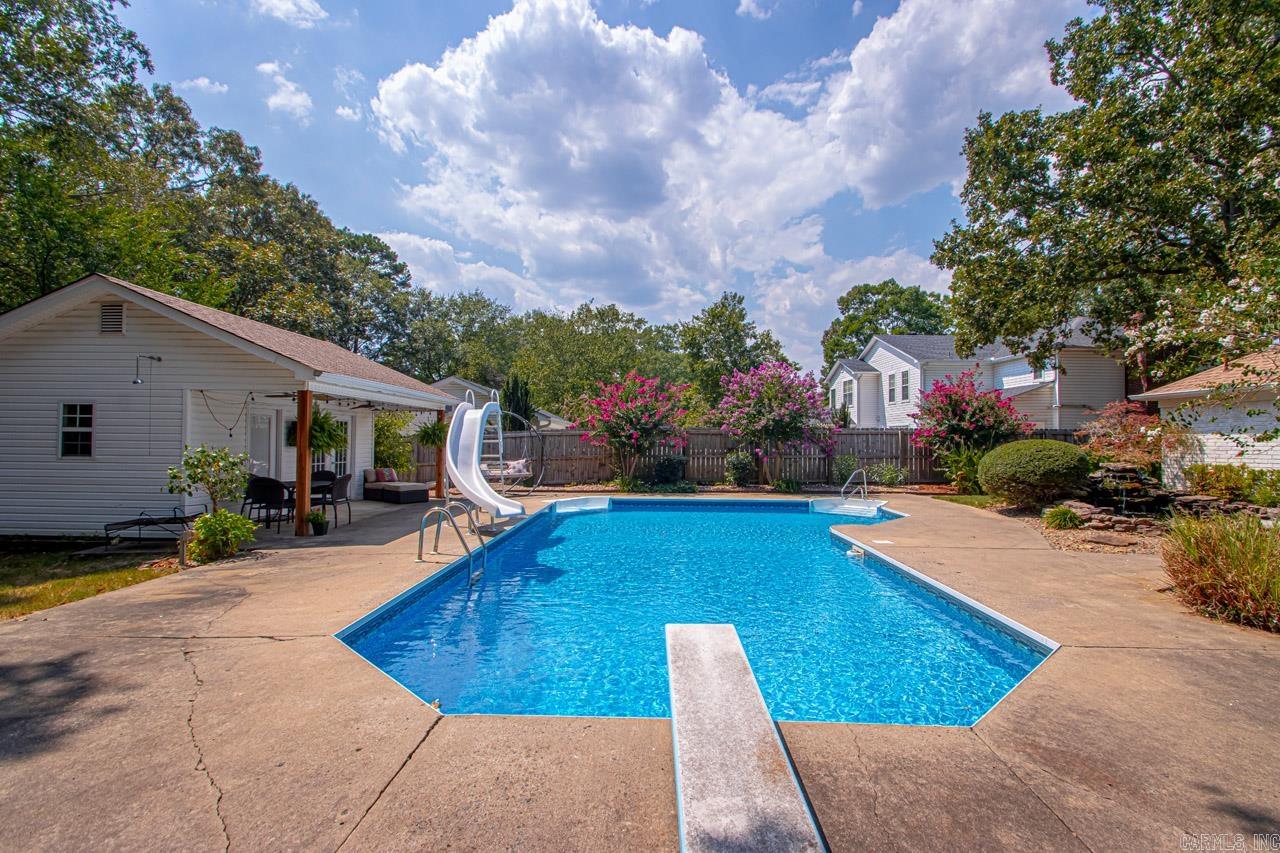 OAK MEADOWS - Residential