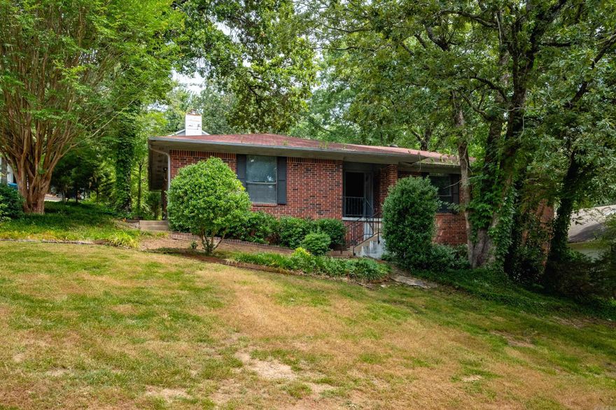 Wonderful home ready for your vision in the coveted neighborhood of Marlowe Manor. This home boasts an excellent floor plan, vaulted ceilings and prime location. You have 3 large bedrooms, spacious closets and a well appointed primary en suite. Neutral colors throughout and tons of natural light in each area of the home. Located in the heart of West Little Rock and very close to the Marlowe Manor Pool and neighborhood amenities. This home is ready for new owner(s) that want to make it their own! Bring your vision and come see this amazing home before it is gone. Priced to sell but being sold AS IS.