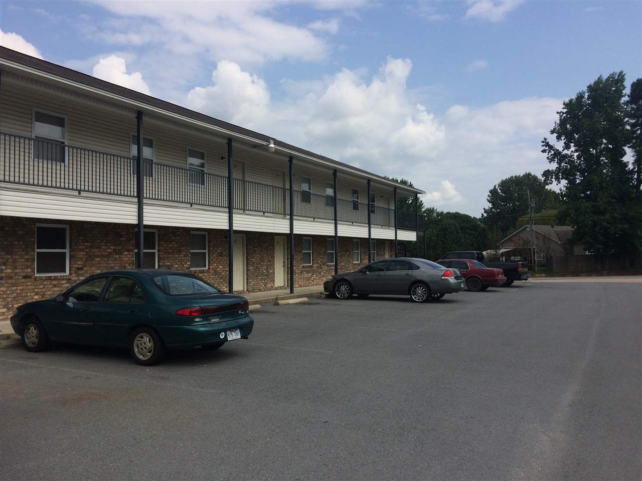 NICE PROPERTY, BUILT BY THE OWNERS. GOOD INVESTMENT OPPORTUNITY.