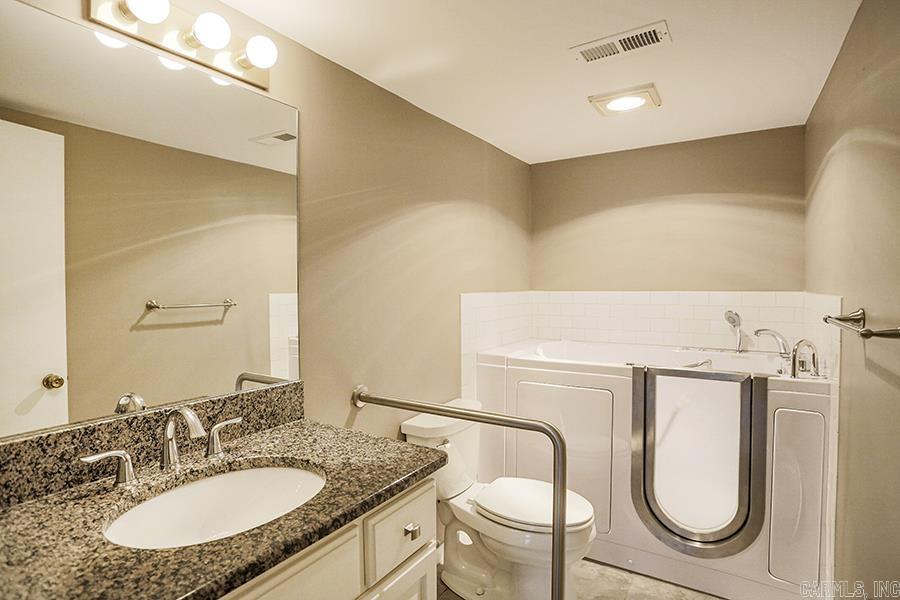 FOREST HILL COND - Residential