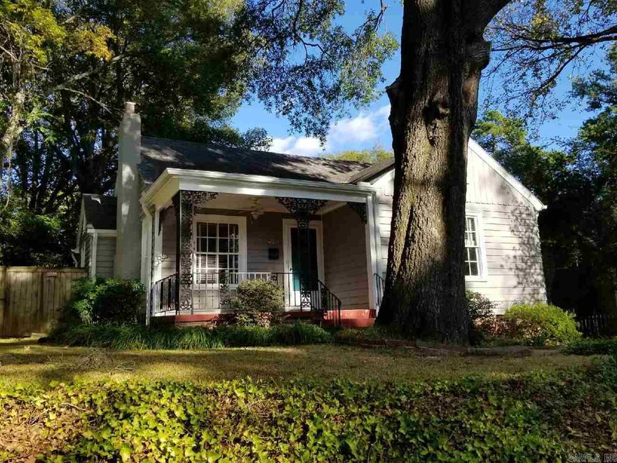 Adorable 1930's Hillcrest bungalow for rent! Updated throughout, garage, private backyard with deck. Located in a desirable historic district, just blocks from great schools, shopping, dining and more!