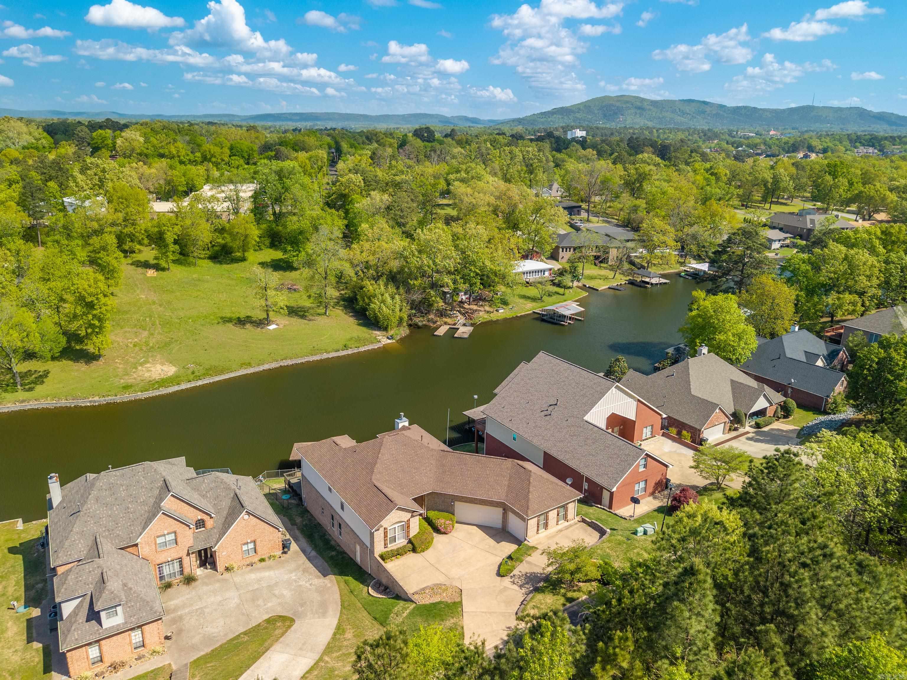 HUNTERS COVE - Residential