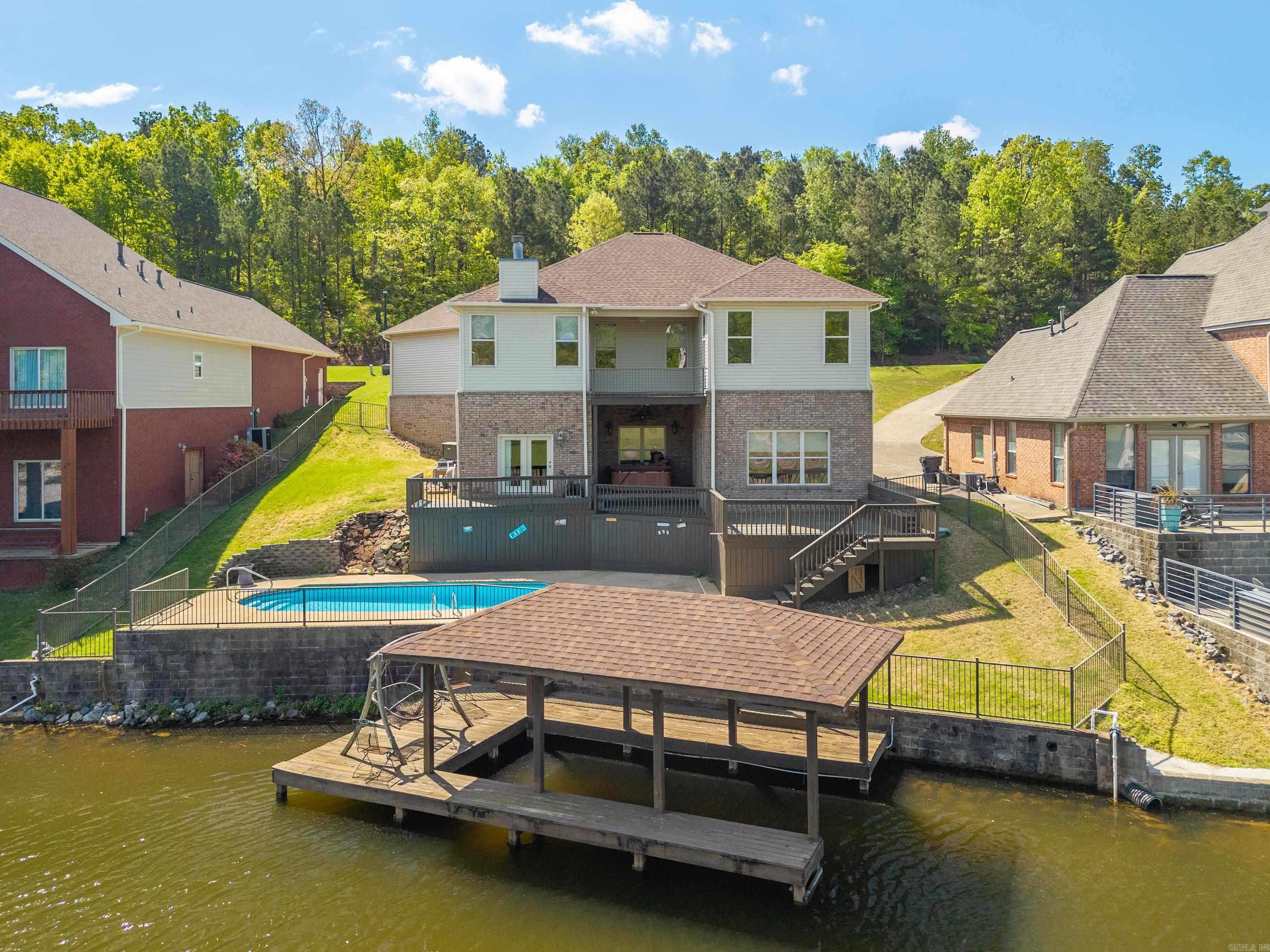 HUNTERS COVE - Residential