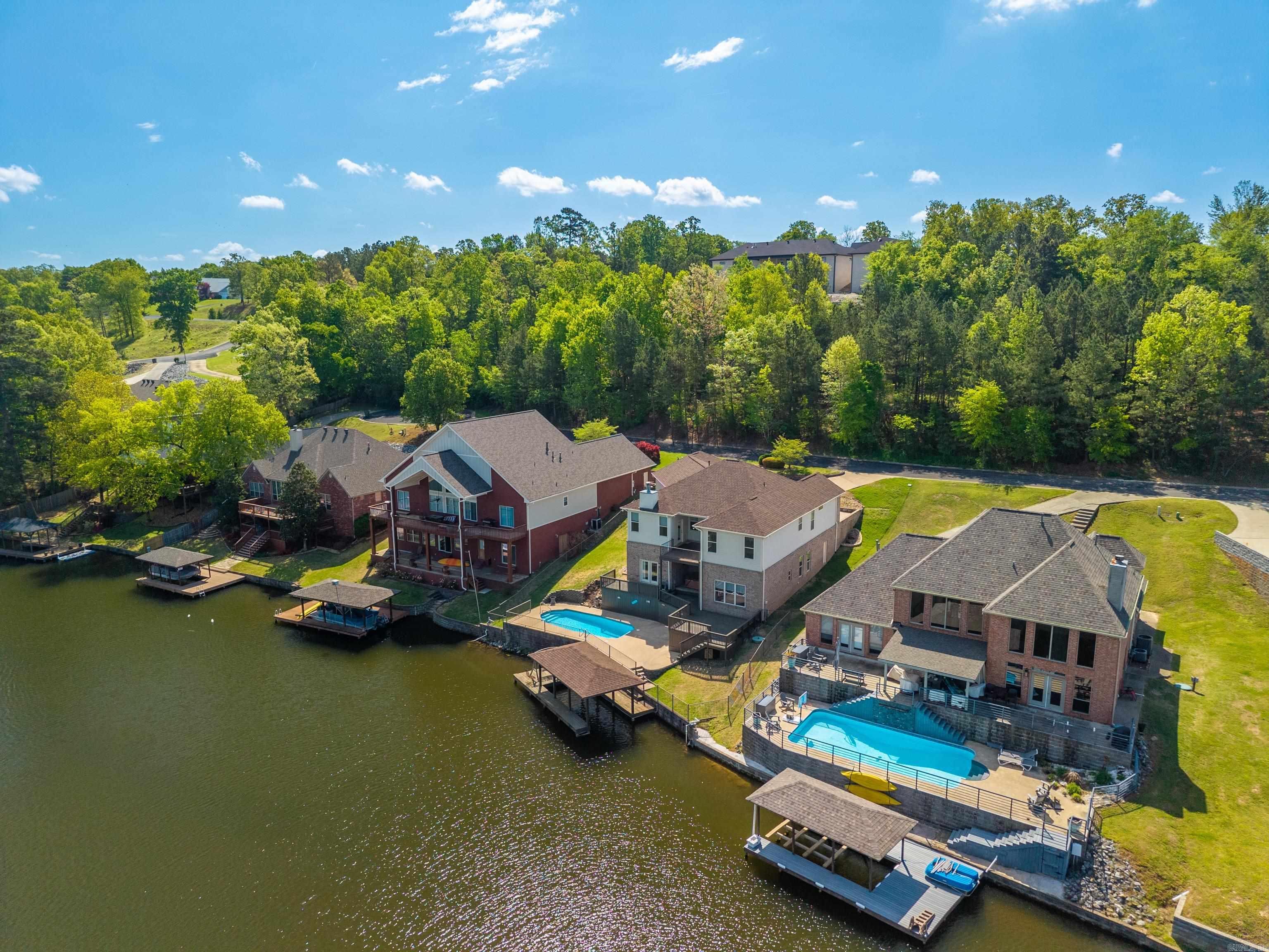 HUNTERS COVE - Residential