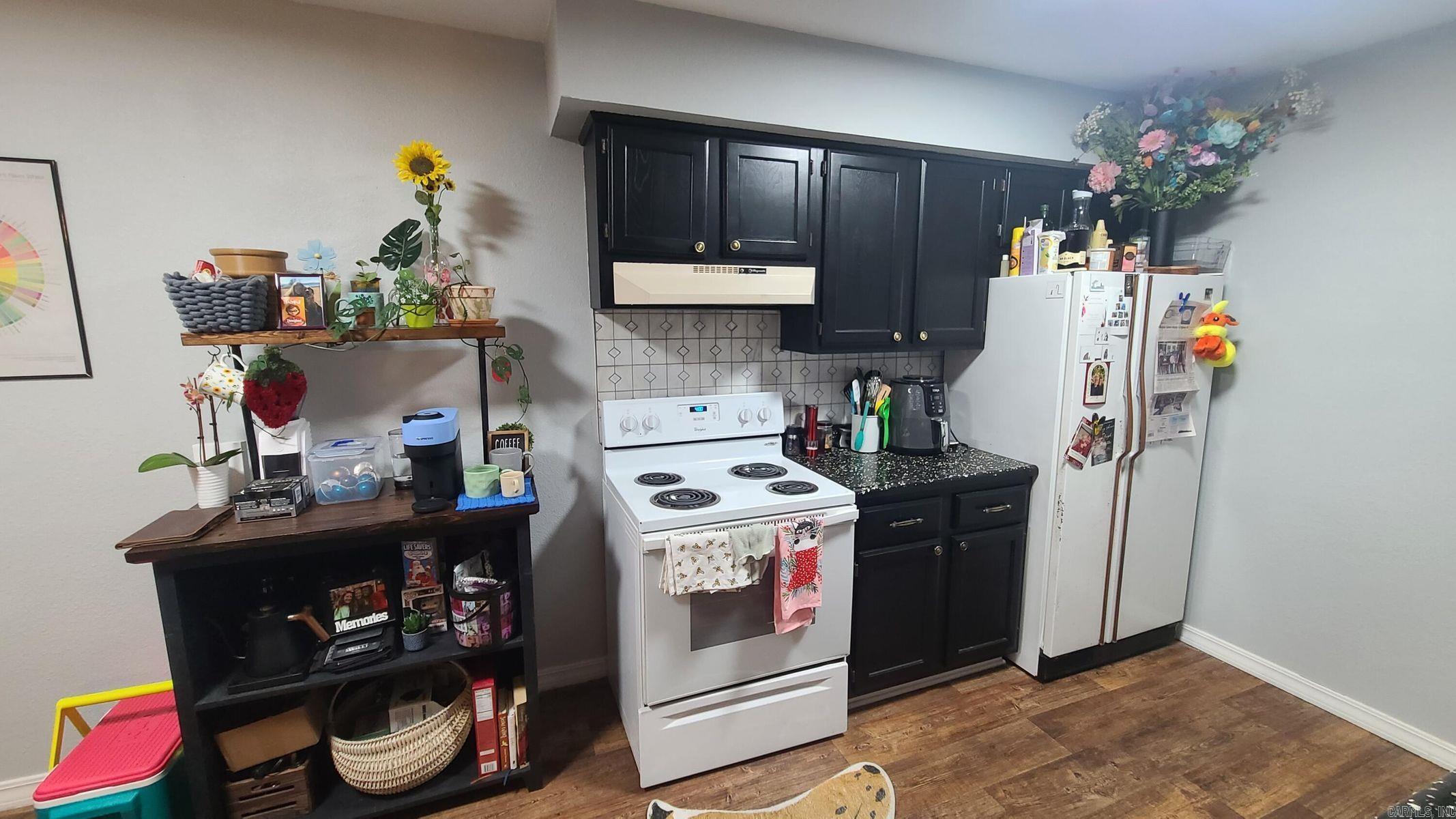 UNIVERSITY EST - Residential