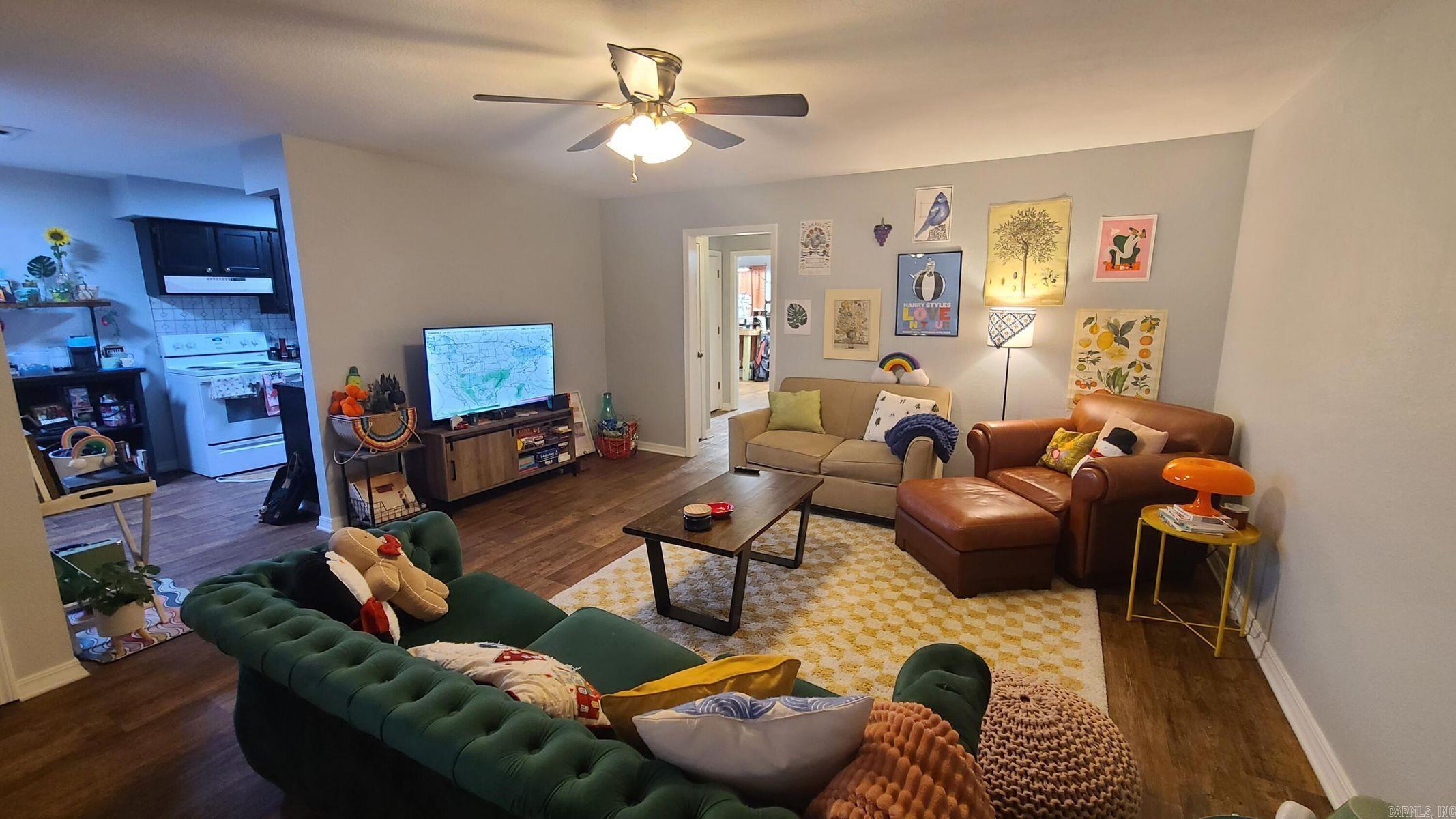 UNIVERSITY EST - Residential