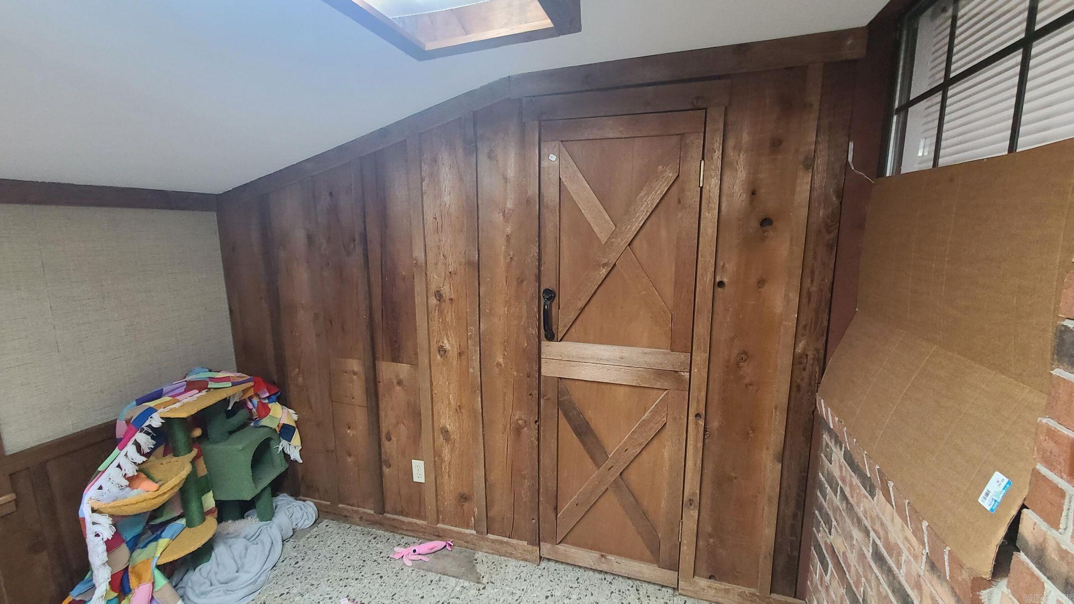 UNIVERSITY EST - Residential