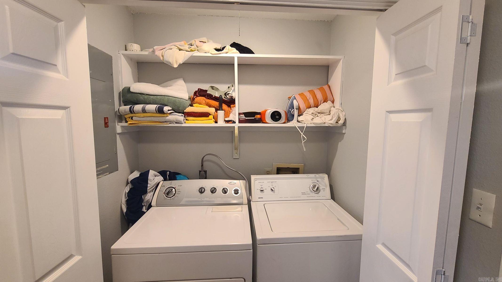 UNIVERSITY EST - Residential