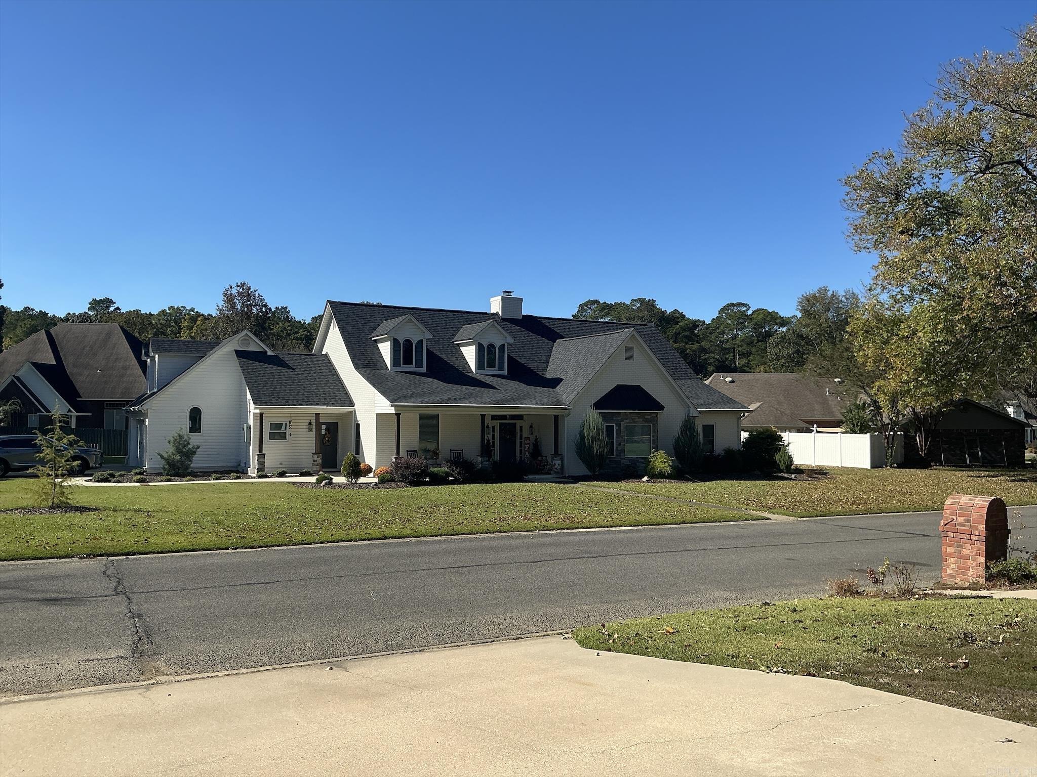 LAKEWOOD ESTATES - Residential