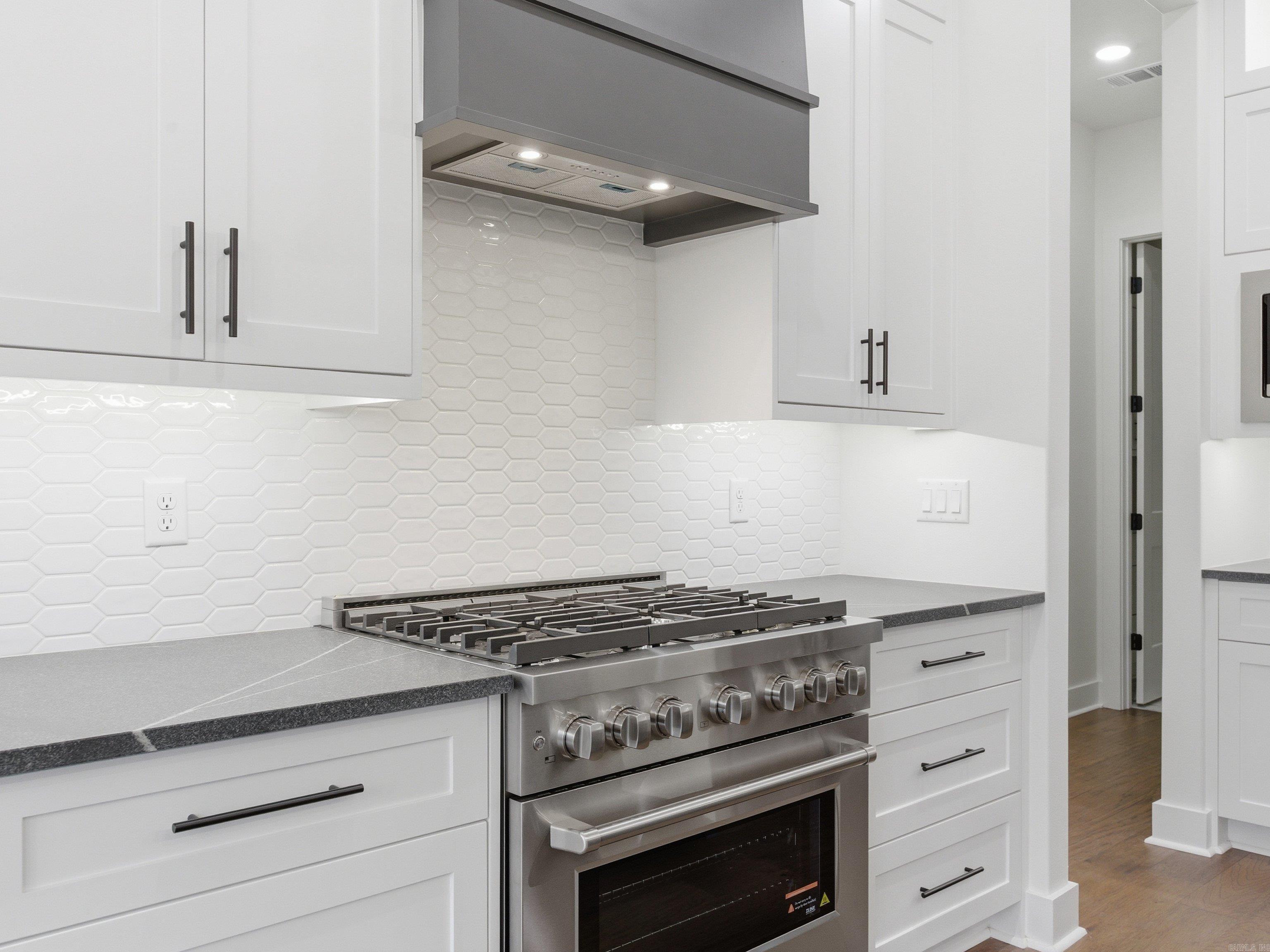 AVILLA MANOR - Residential