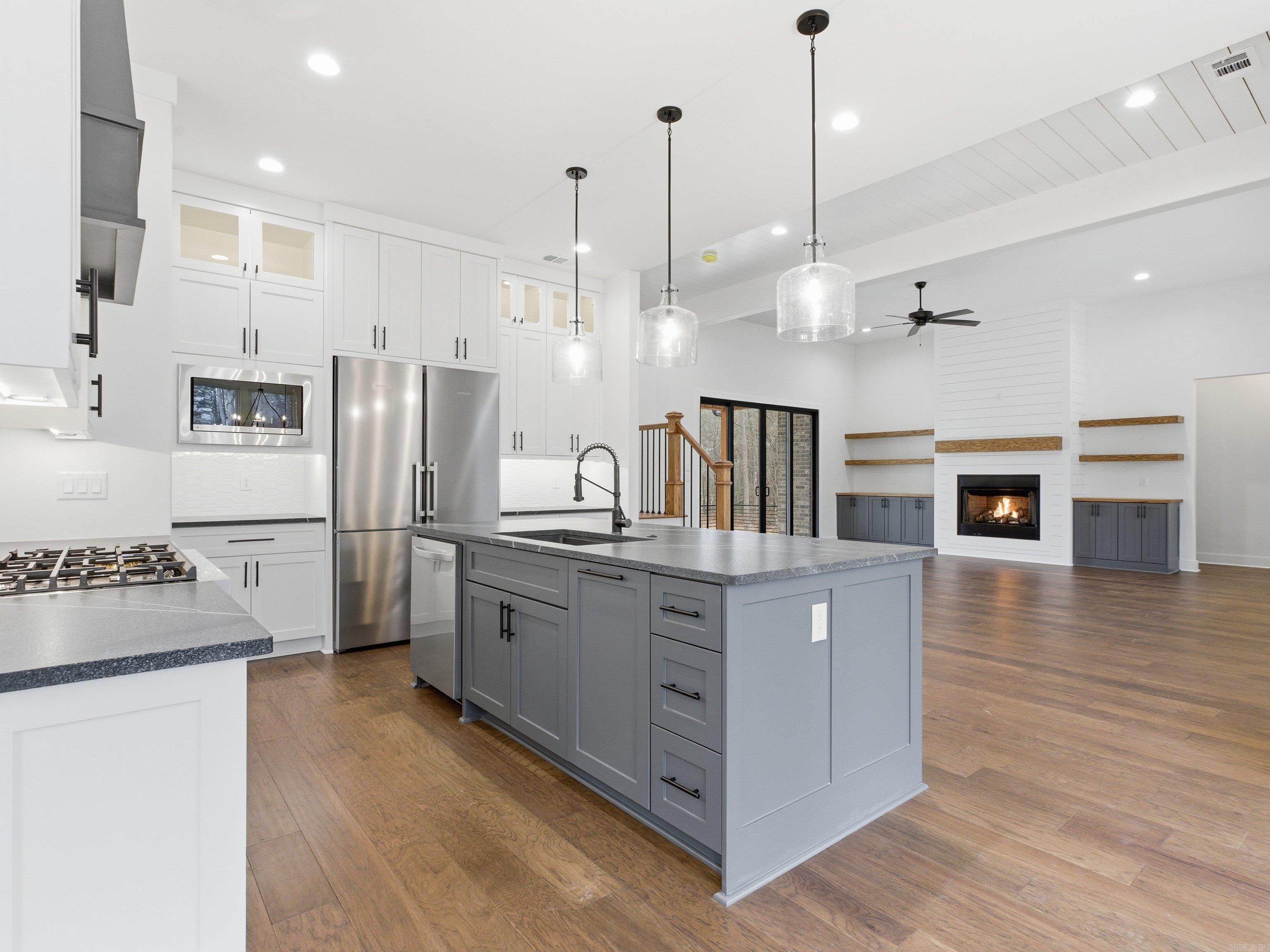 AVILLA MANOR - Residential