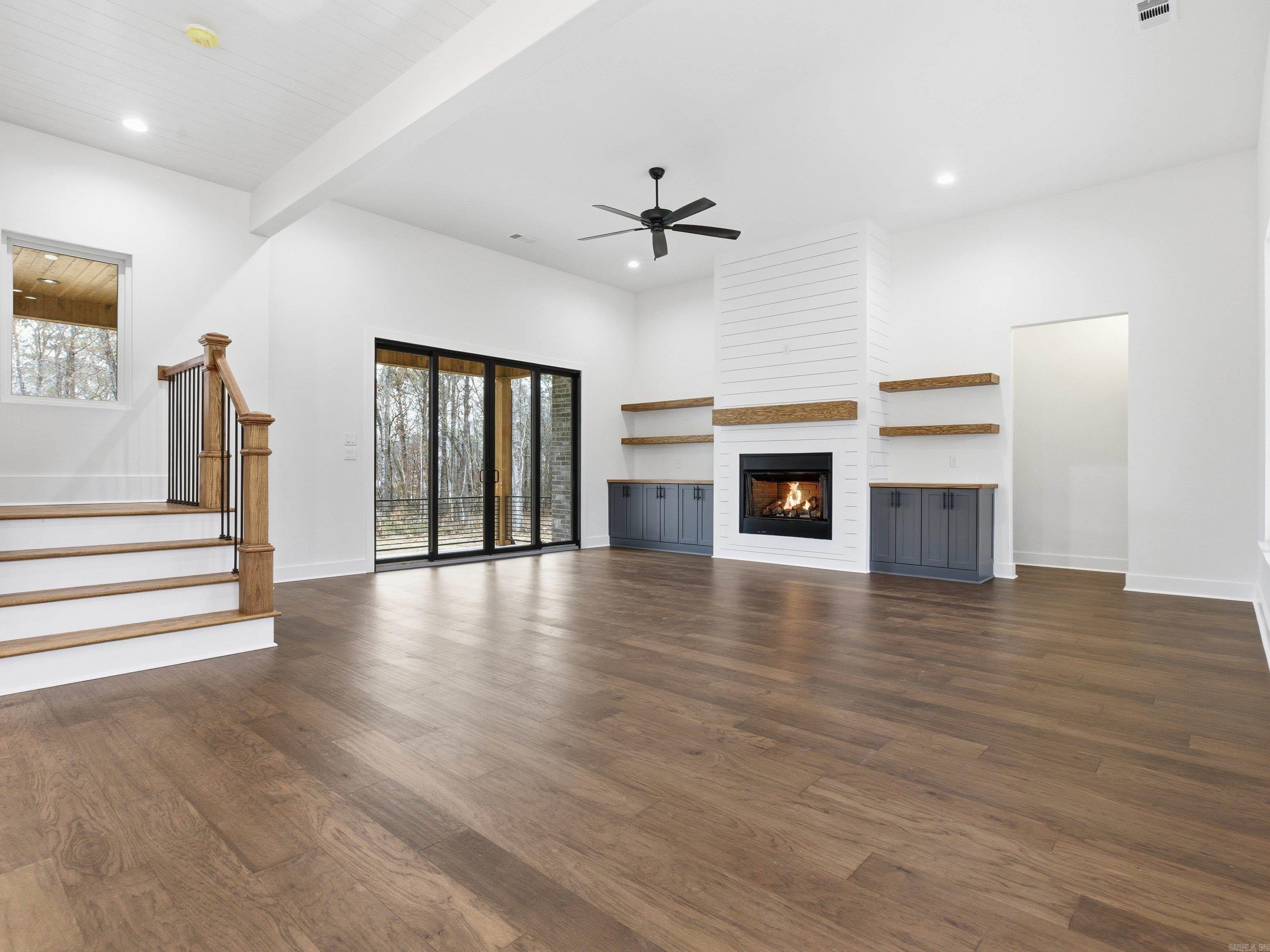 AVILLA MANOR - Residential