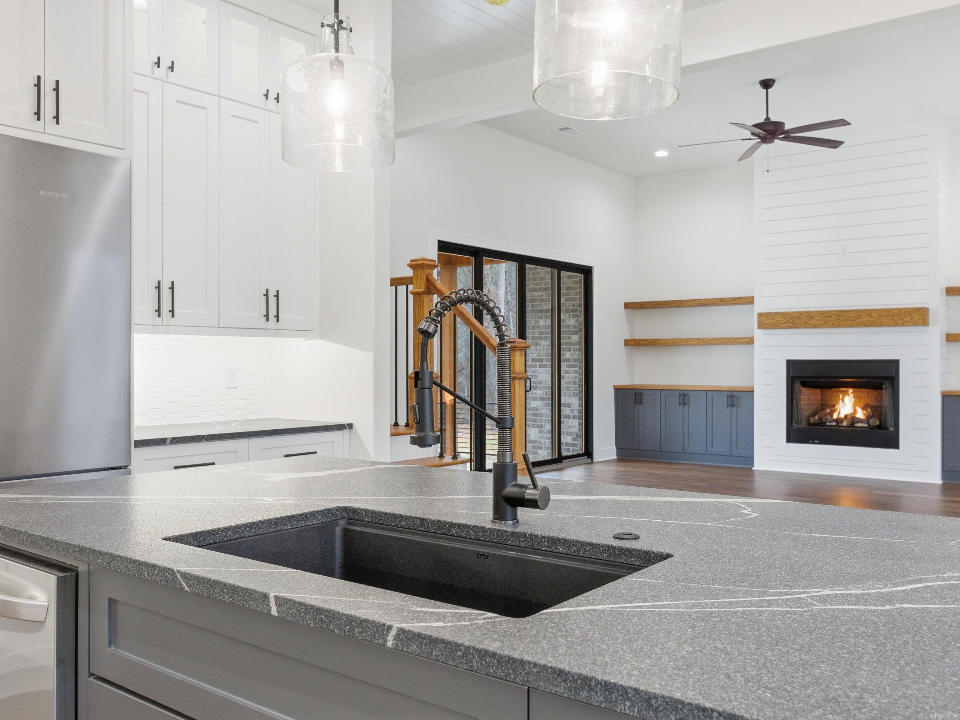 AVILLA MANOR - Residential