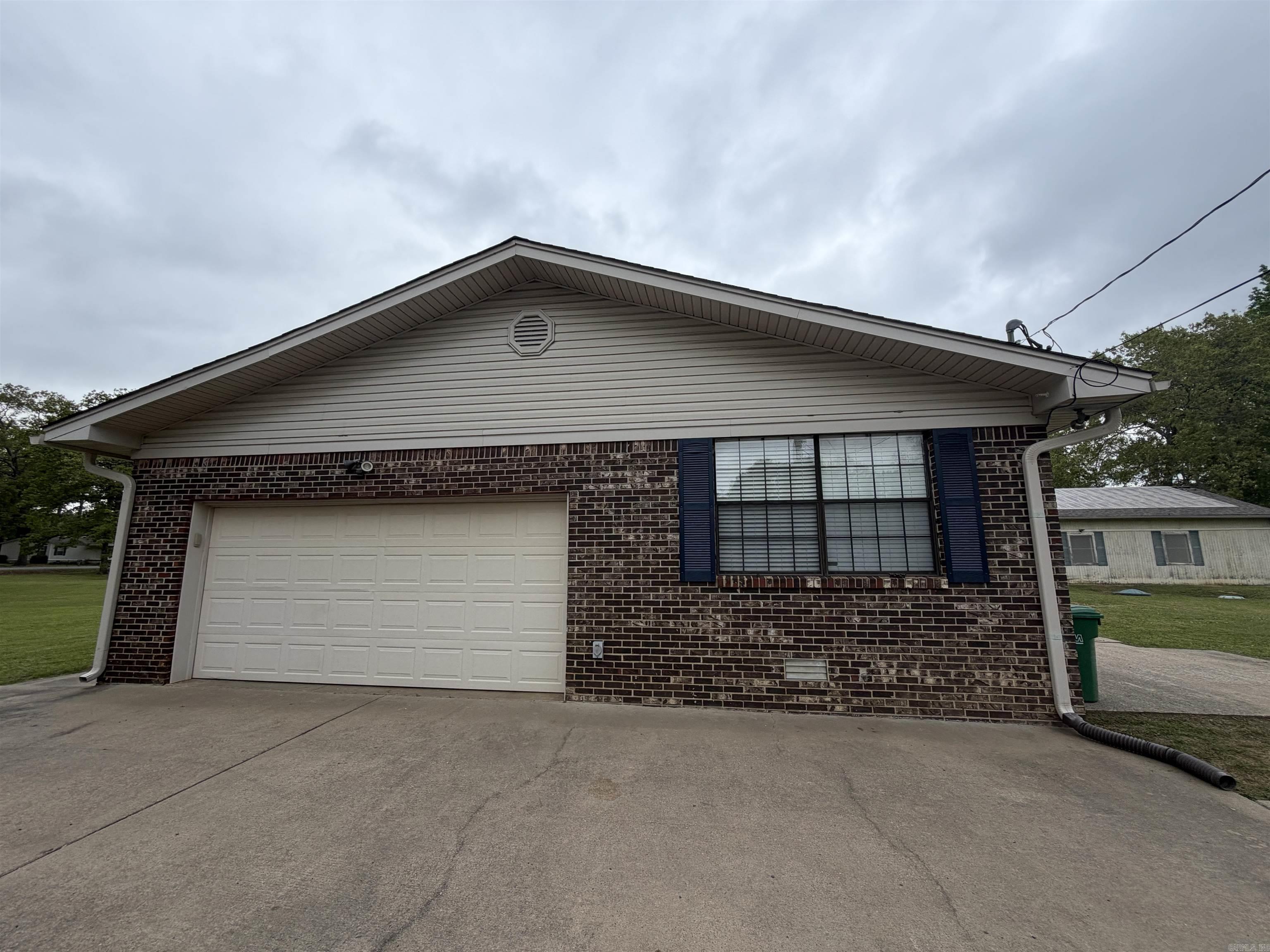 ALLENS HIGHWAY GARDENS - Residential