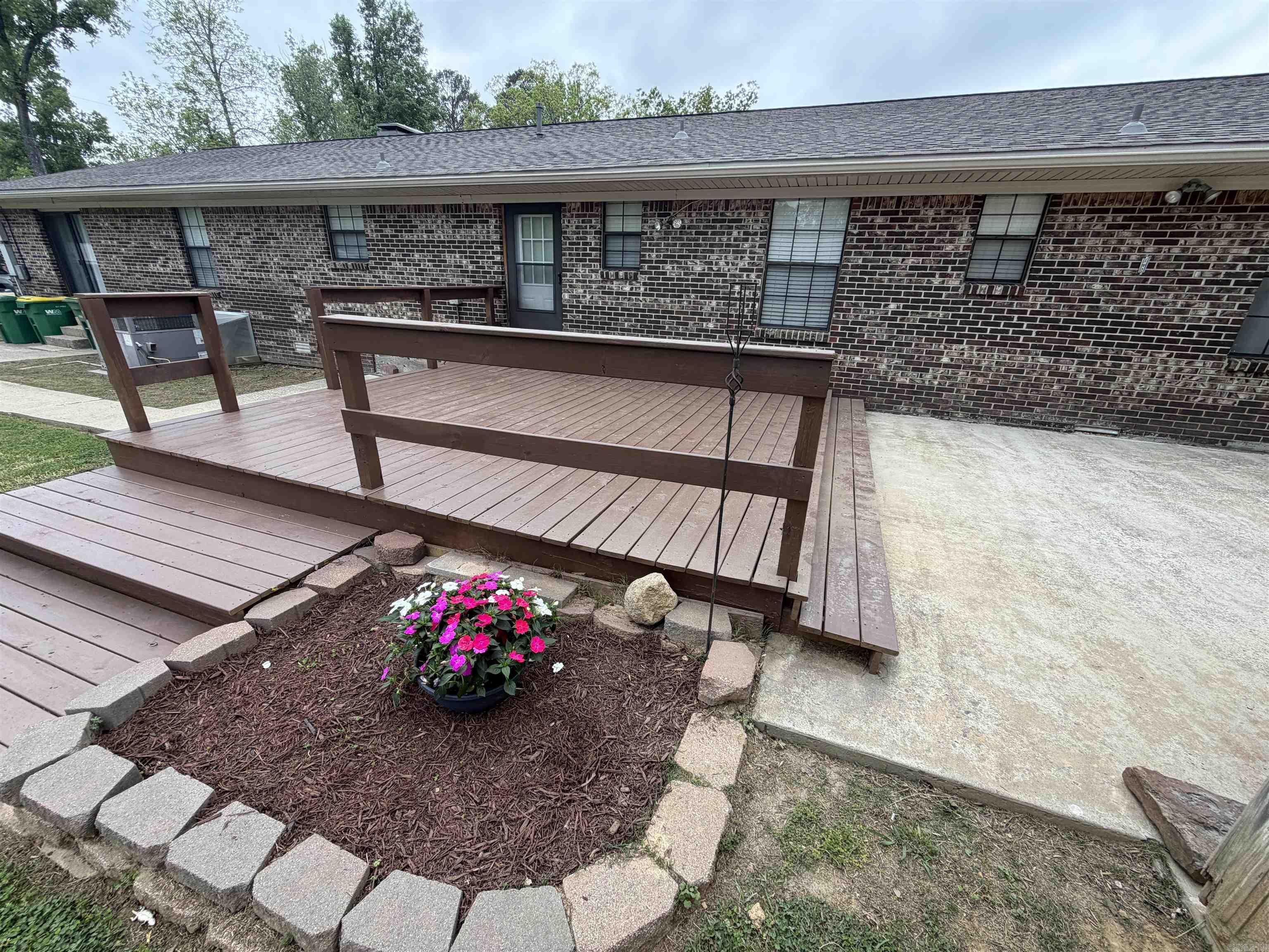 ALLENS HIGHWAY GARDENS - Residential