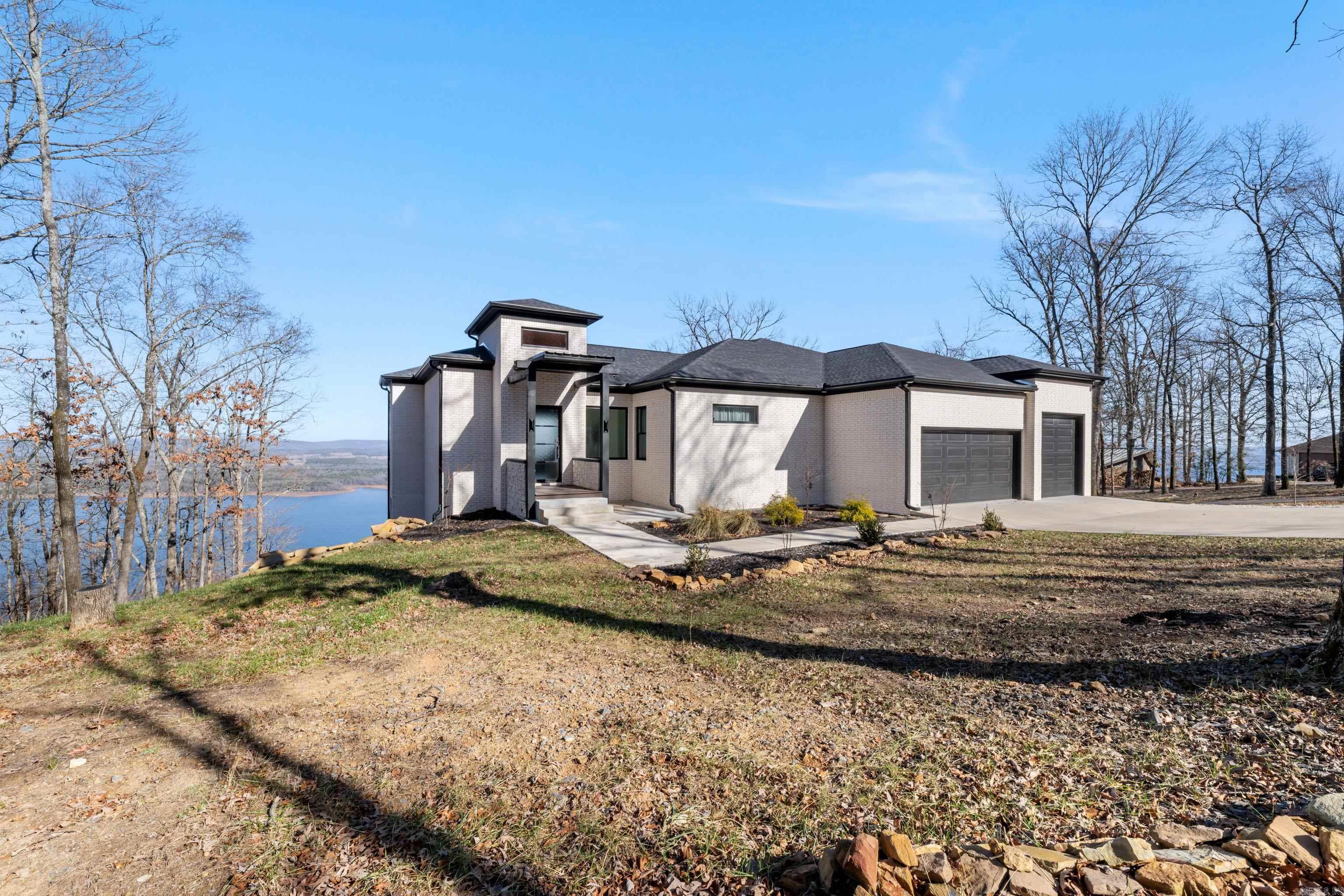 DIAMOND BLUFF ESTATES - Residential