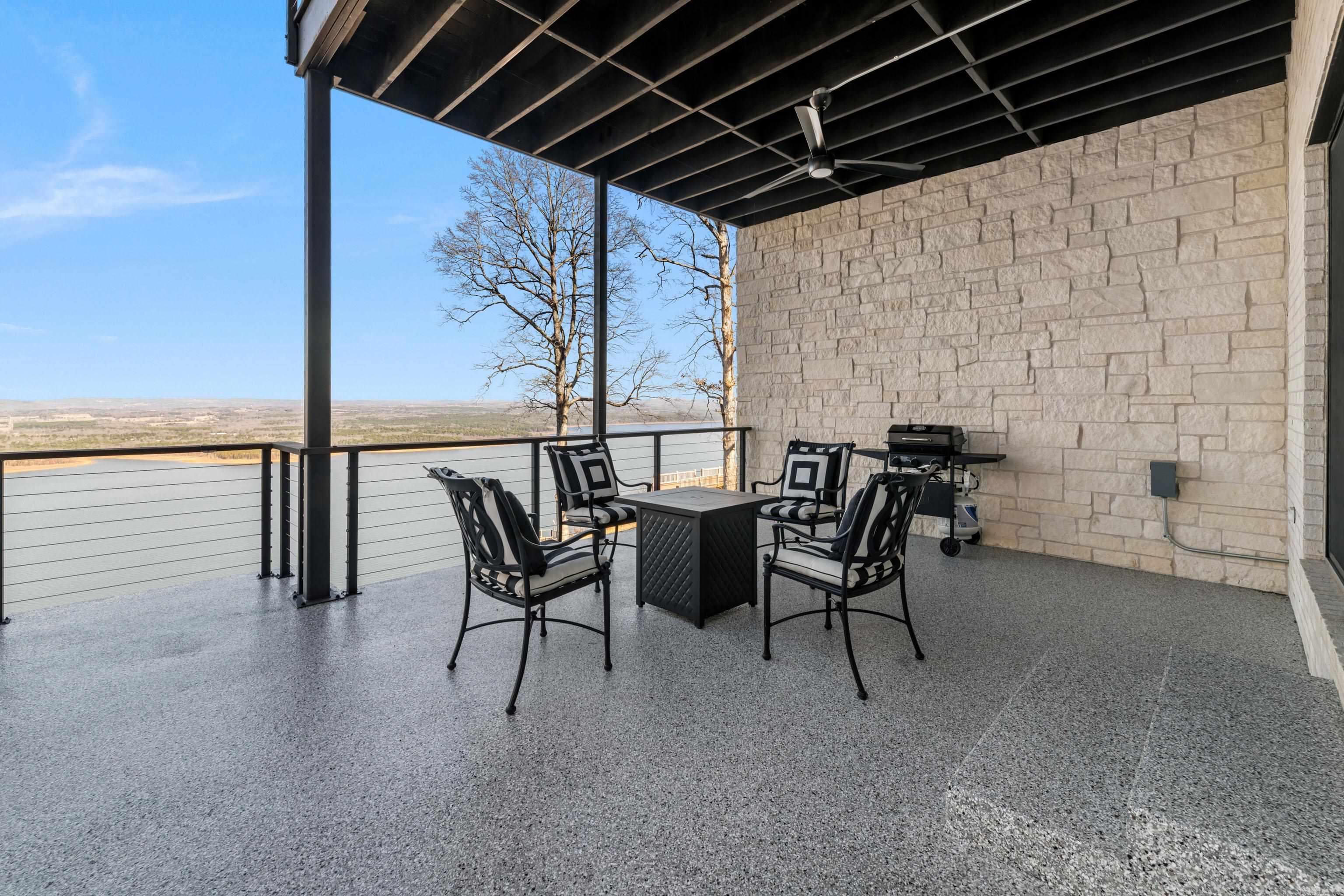 DIAMOND BLUFF ESTATES - Residential