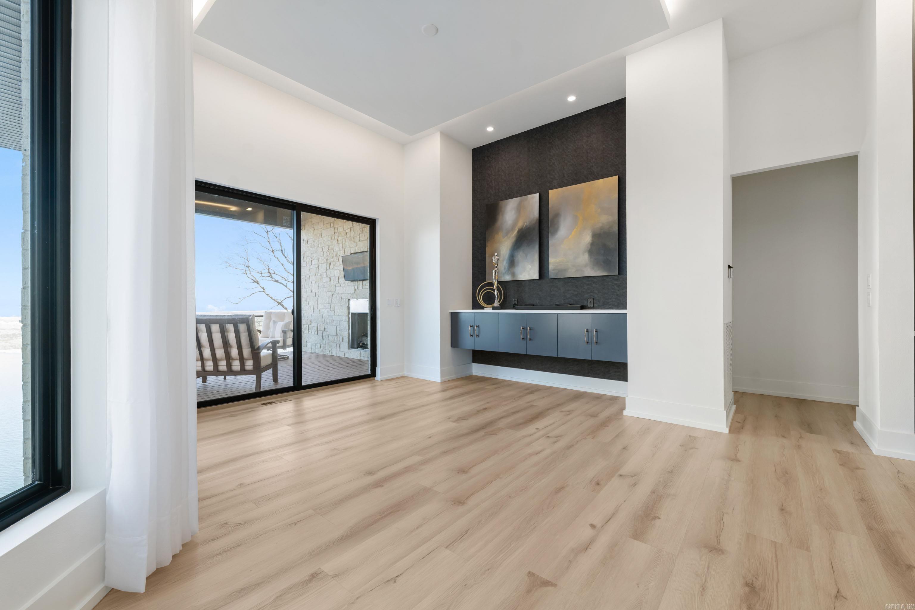 DIAMOND BLUFF ESTATES - Residential