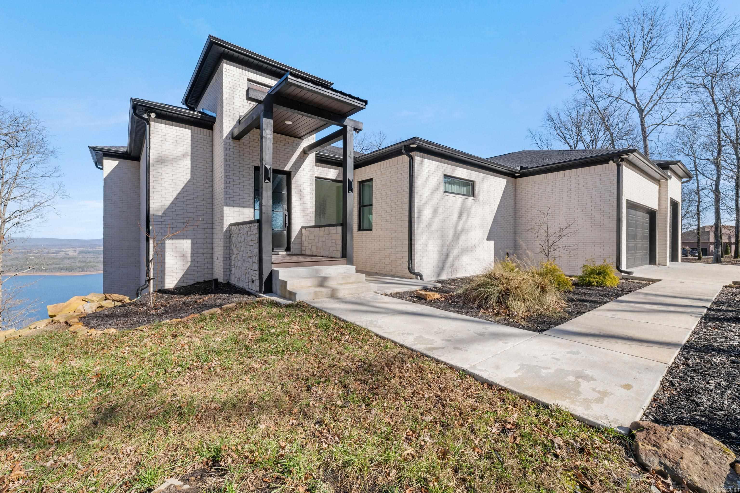 DIAMOND BLUFF ESTATES - Residential