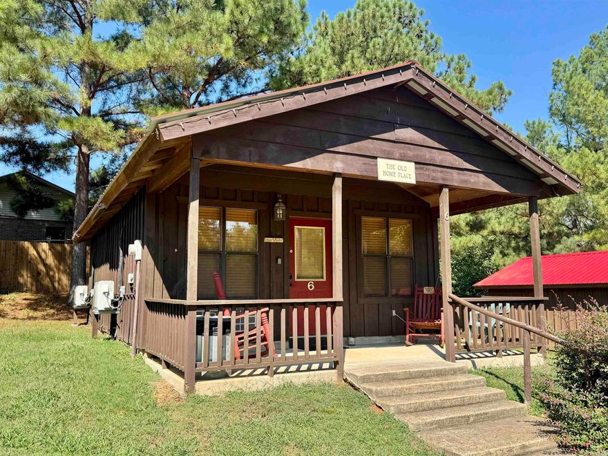 This is a beautiful 1-bedroom, 1-bath cabin, right in the heart of the Mountain View. This phenomenal retreat offers a serene escape to relax and enjoy all the town of Mountain View has to offer. Including shopping, restaurants, a movie theater, hiking trails, fishing, kayaking, and much more! The courthouse square is just a short walk away, where the famous Folk music is played on most weekend nights. Also, just a short drive away from The Ozark Folk Center State Park, Blanchard Springs Caverns, and the famous White River. This is a must-see property, call today to come take a look for yourself!