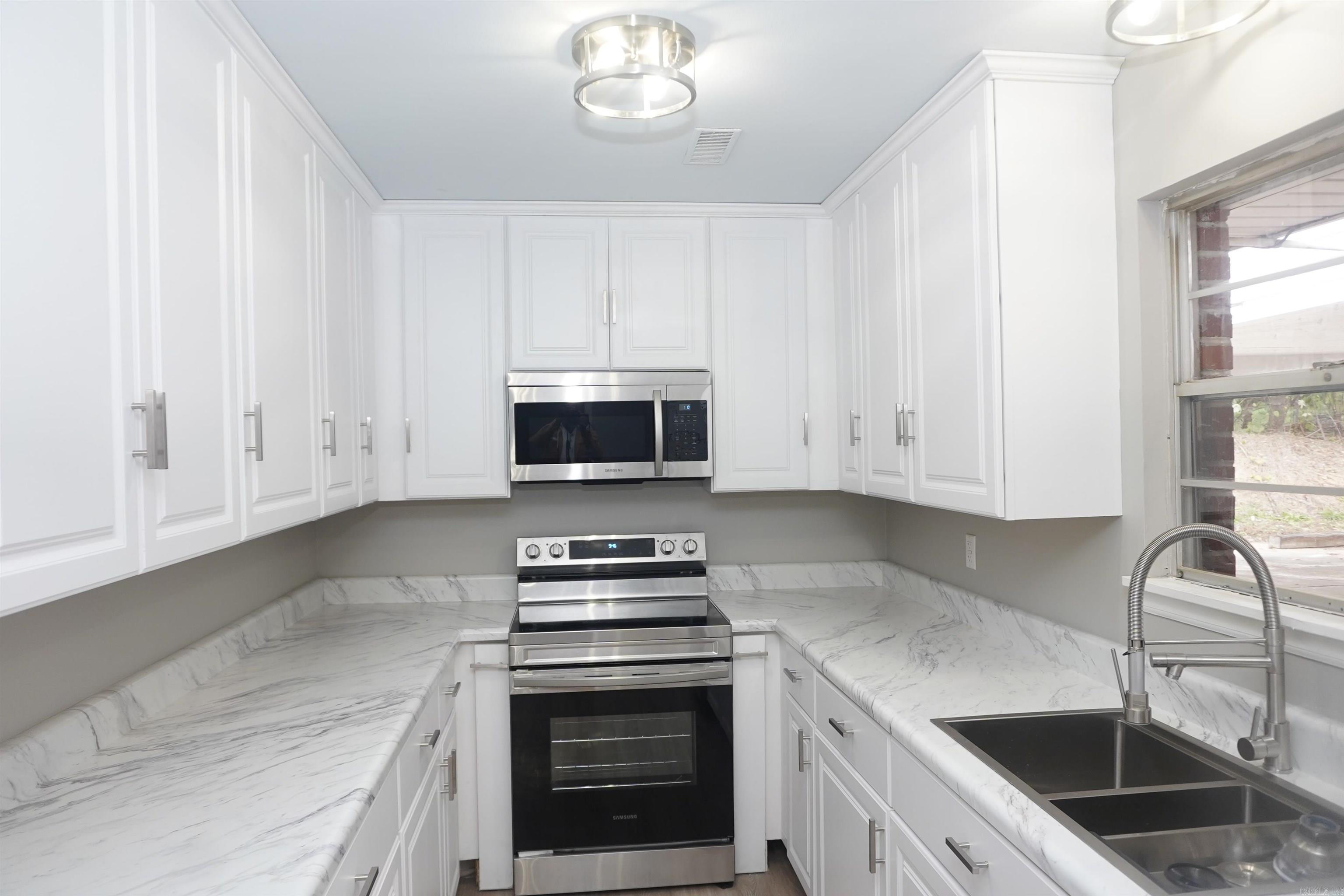 HAMILTON PLACE - Residential