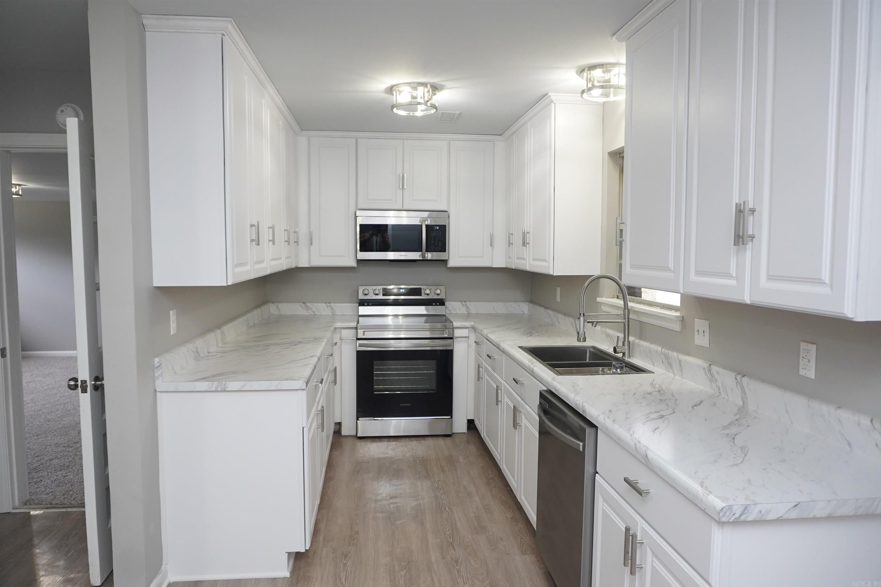 HAMILTON PLACE - Residential