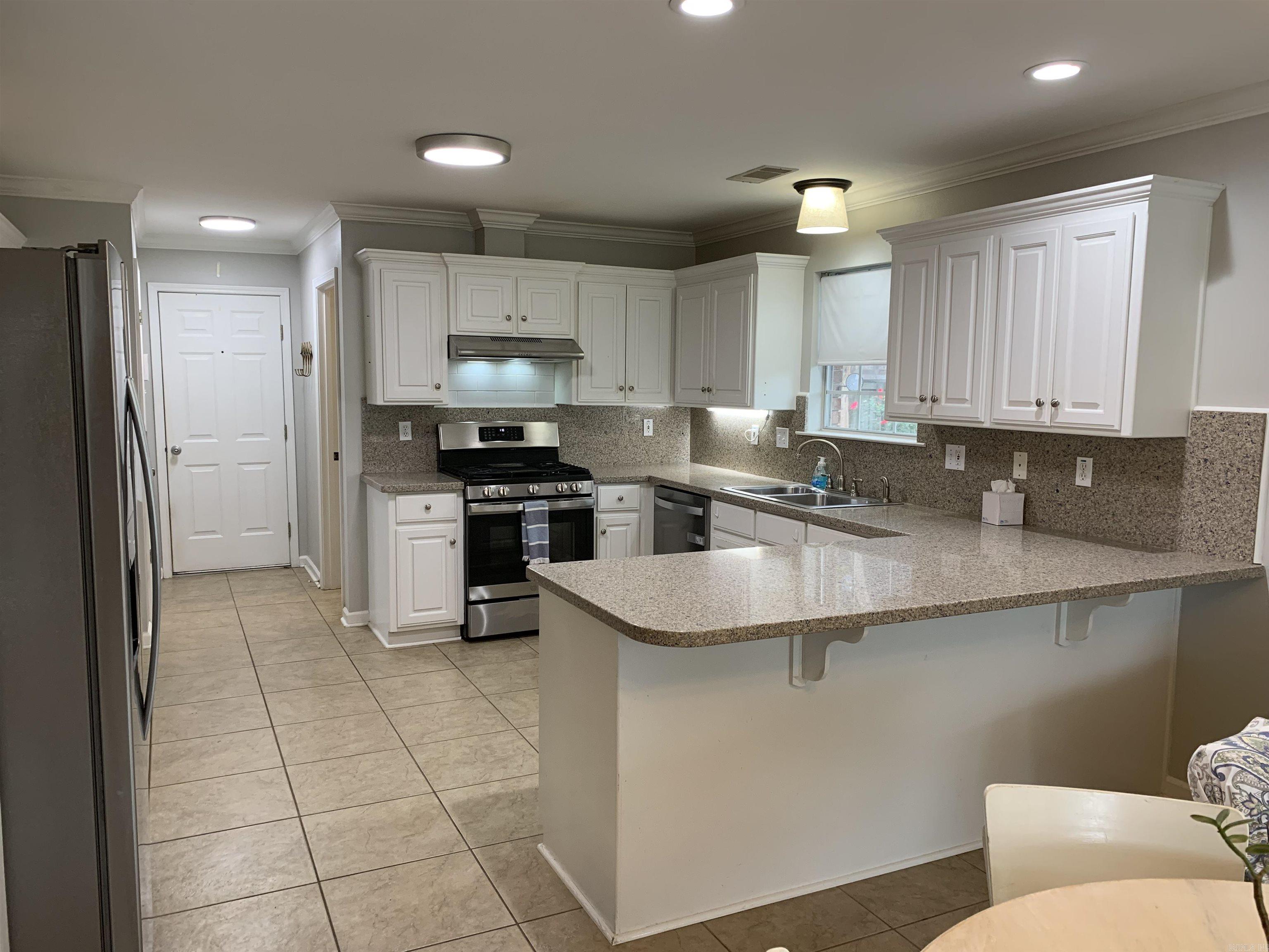 COUNTRY CLUB OF ARK THE - Residential