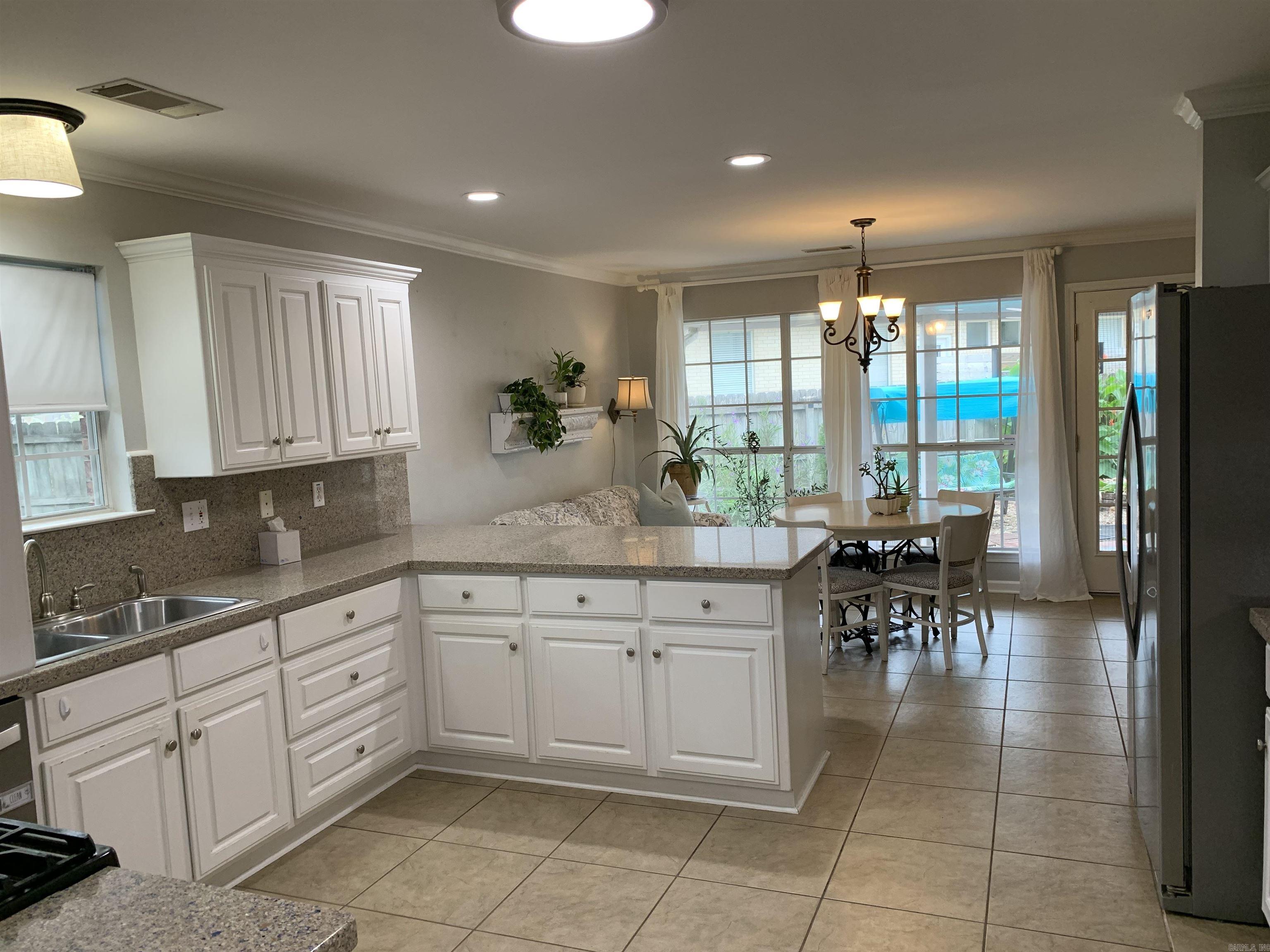 COUNTRY CLUB OF ARK THE - Residential