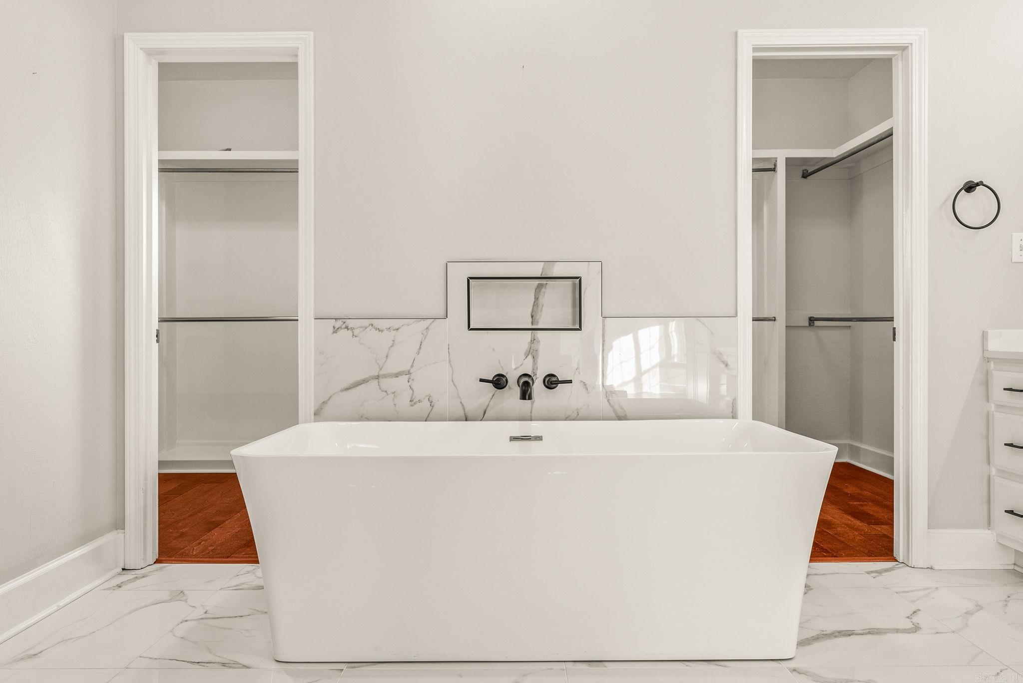 COUNTRY CLUB OF ARK THE - Residential