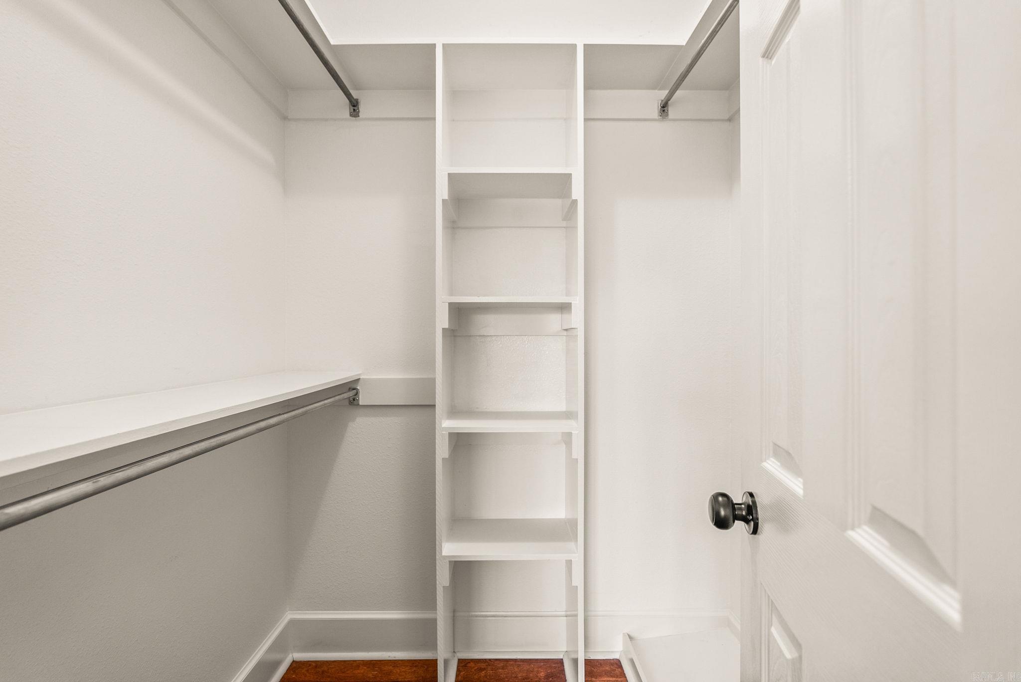 COUNTRY CLUB OF ARK THE - Residential